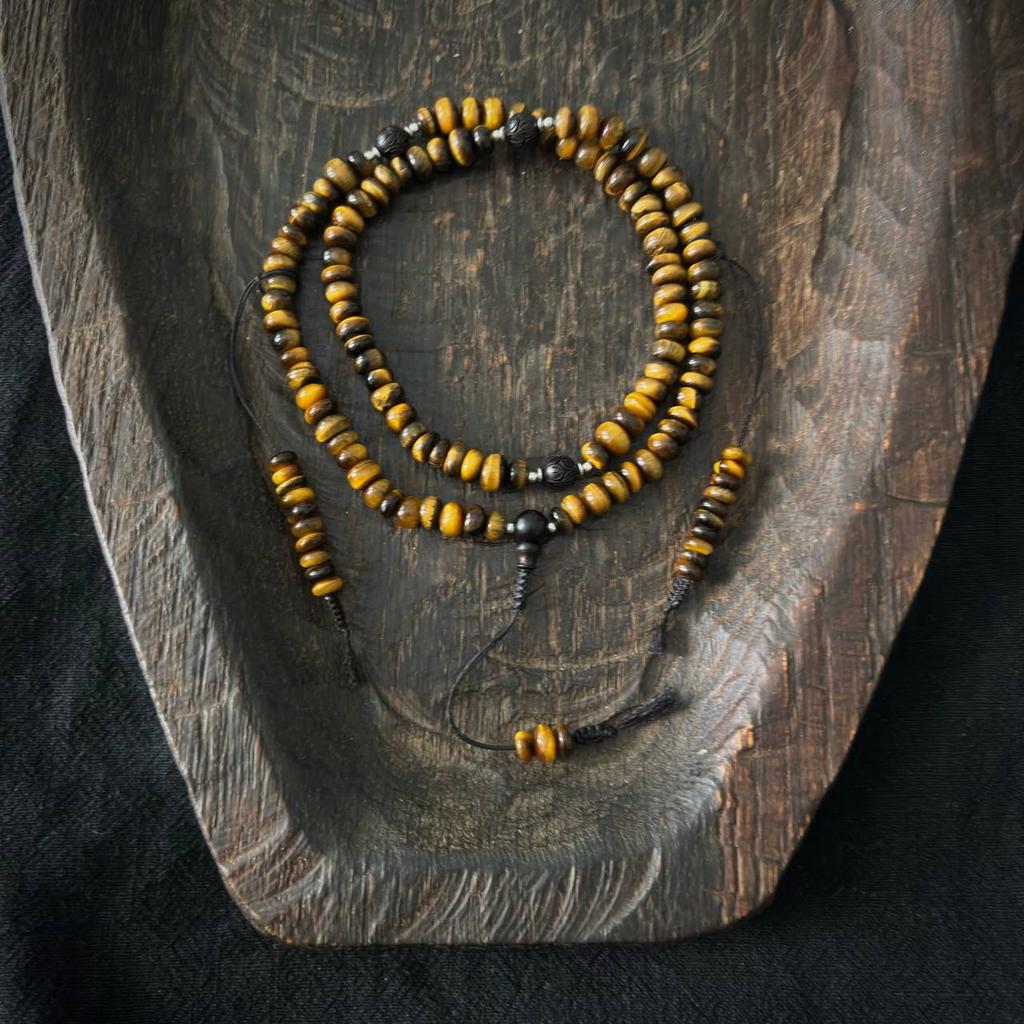 ожерелье из тигрового глаза с эбеновыми лотосами