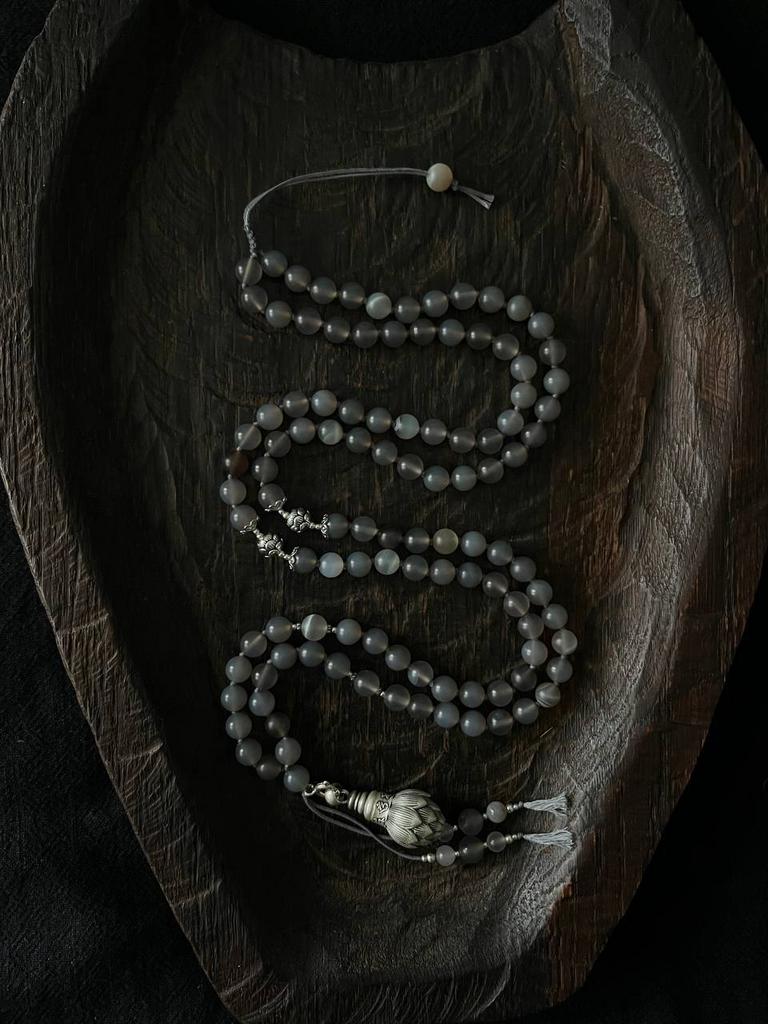 мала из агата с кулоном лотосом