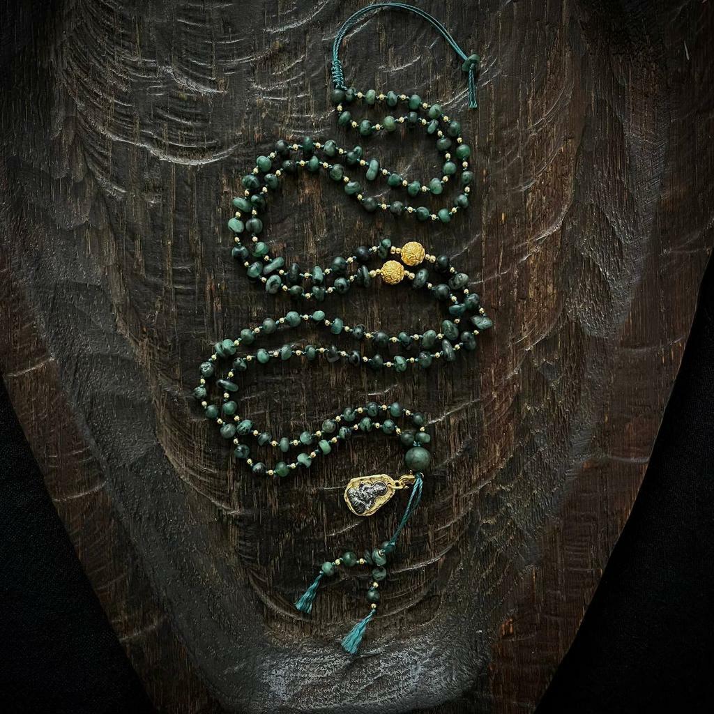 мала из изумруда с зеленой тарой