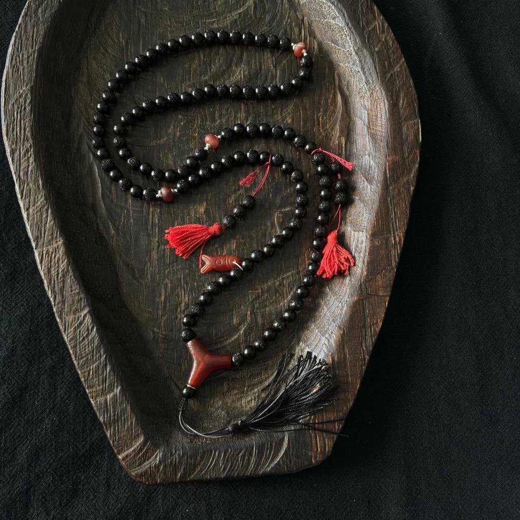 мала из эбена с сердоликом