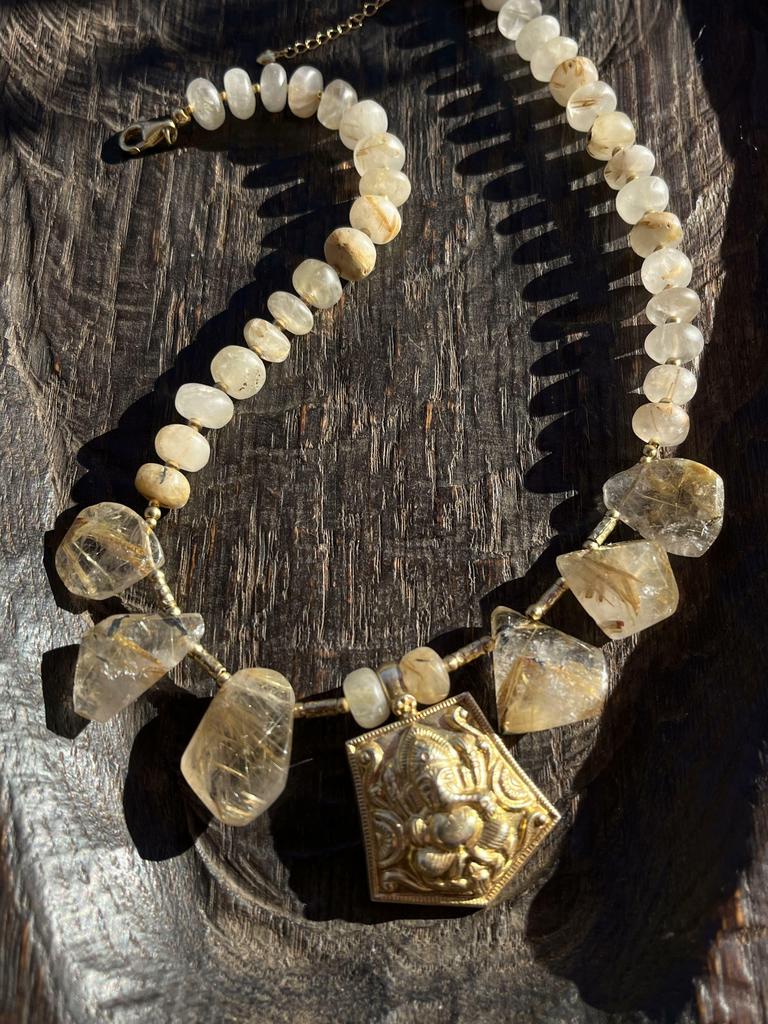ожерелье из рутилового кварца с Ганешей
