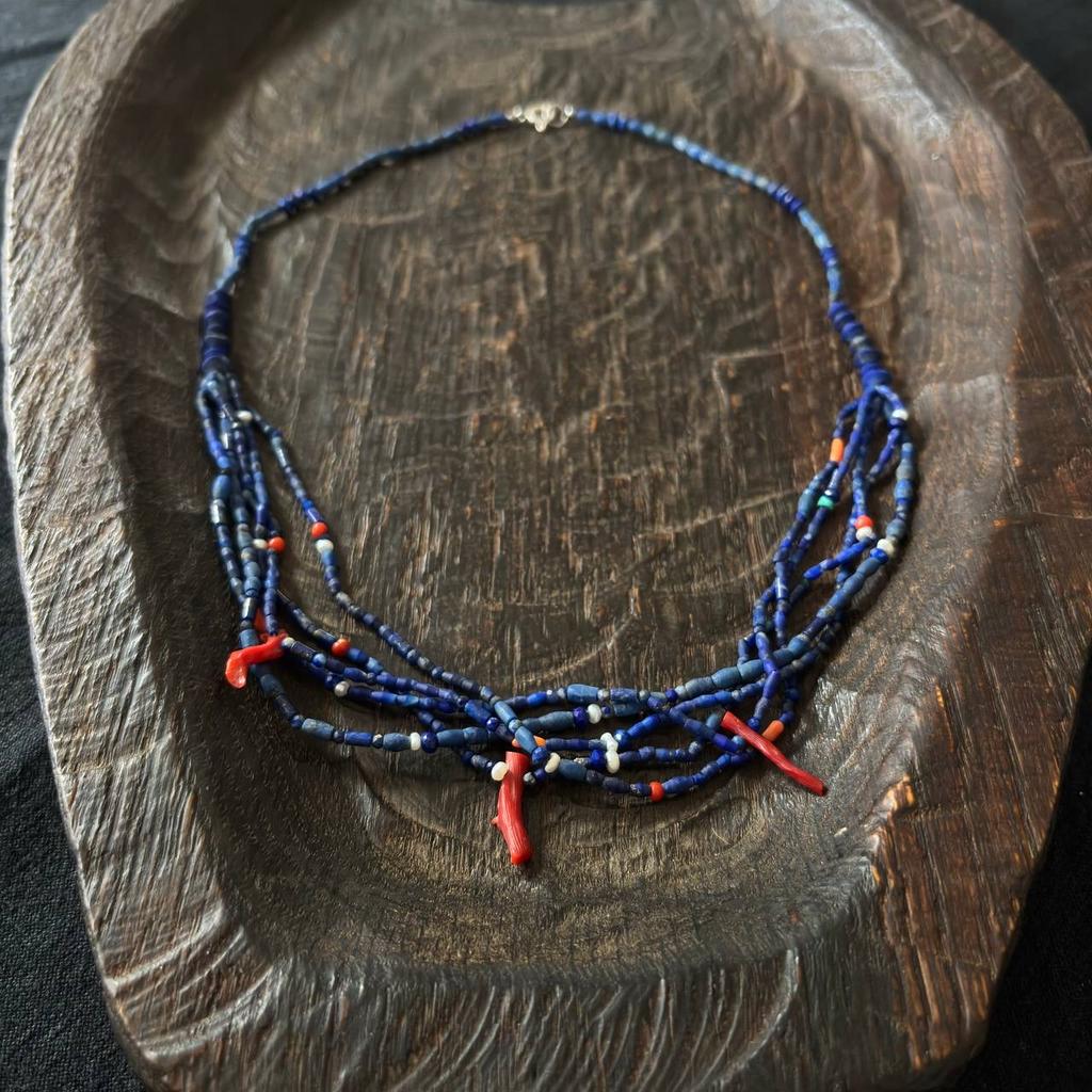 Ожерелье из лазурита с кораллом