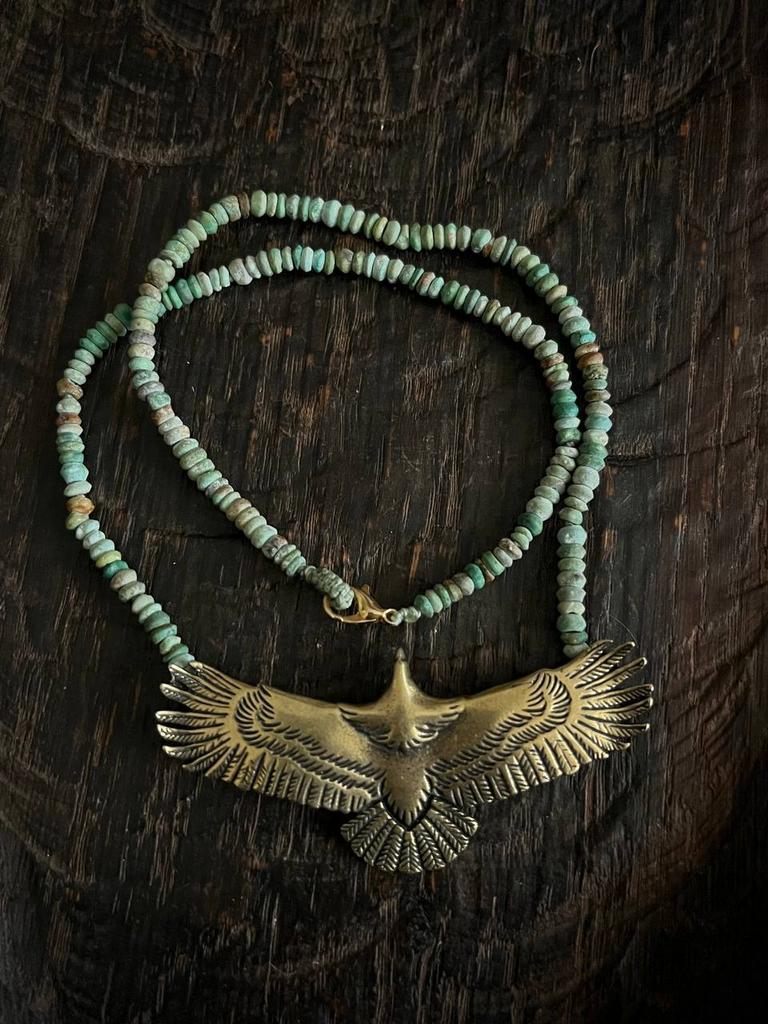 ожерелье из бирюзы с бронзовым орлом