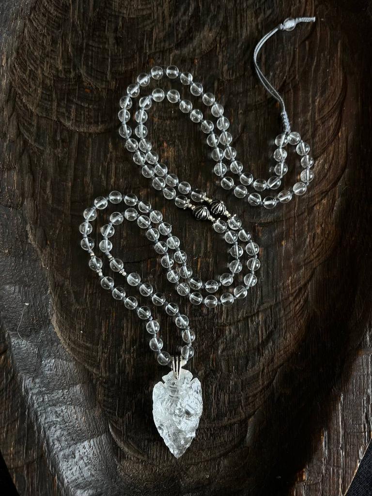 мала из горного хрусталя с кулоном