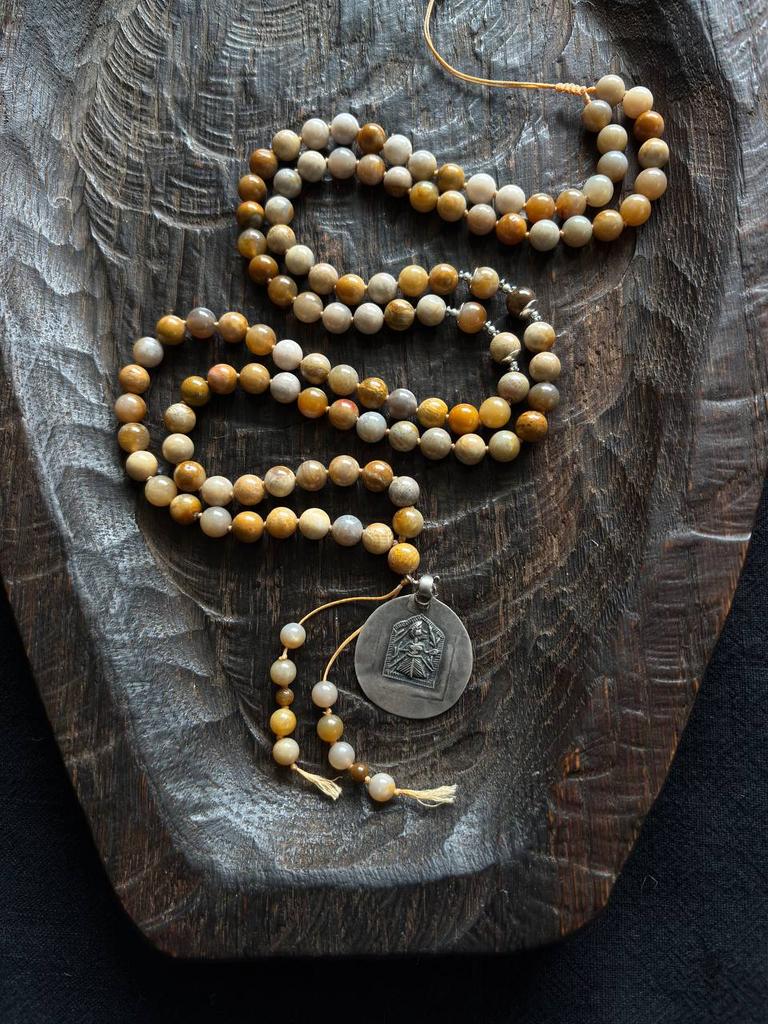 мала из окаменелого коралла с Дэви