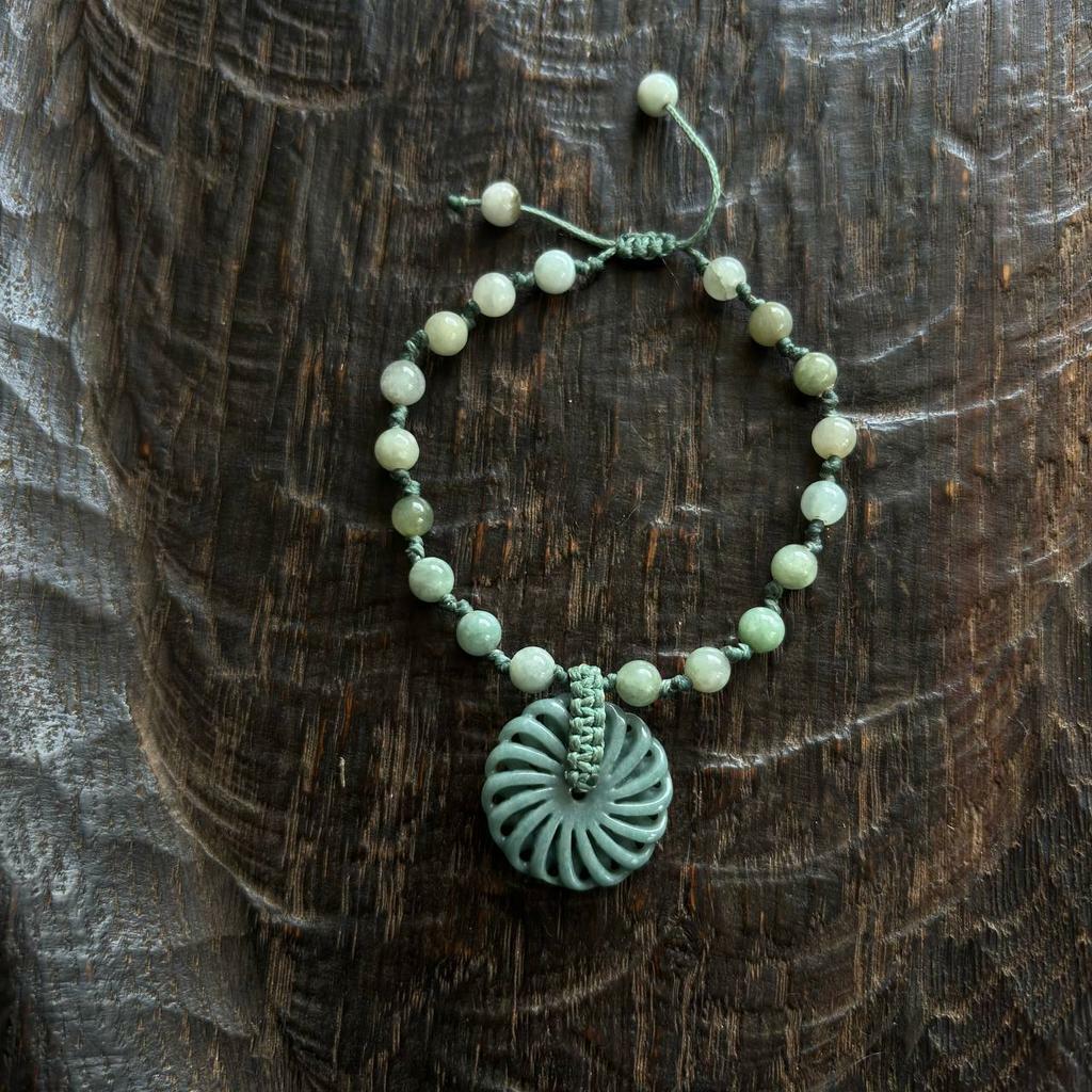 браслет из нефрита с мандалой