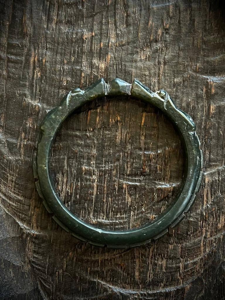 Браслет из нефрита