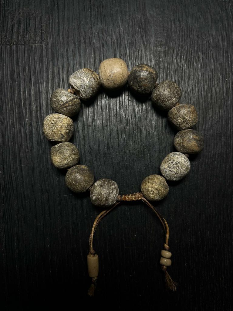 Браслет из окаменелой кости стегодона