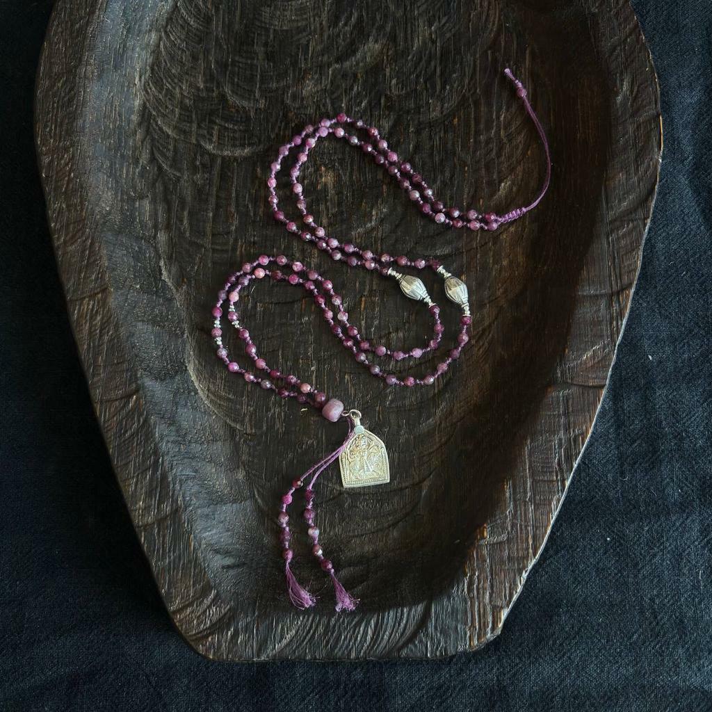 мала из турмалина и винтажный кулон с дургой