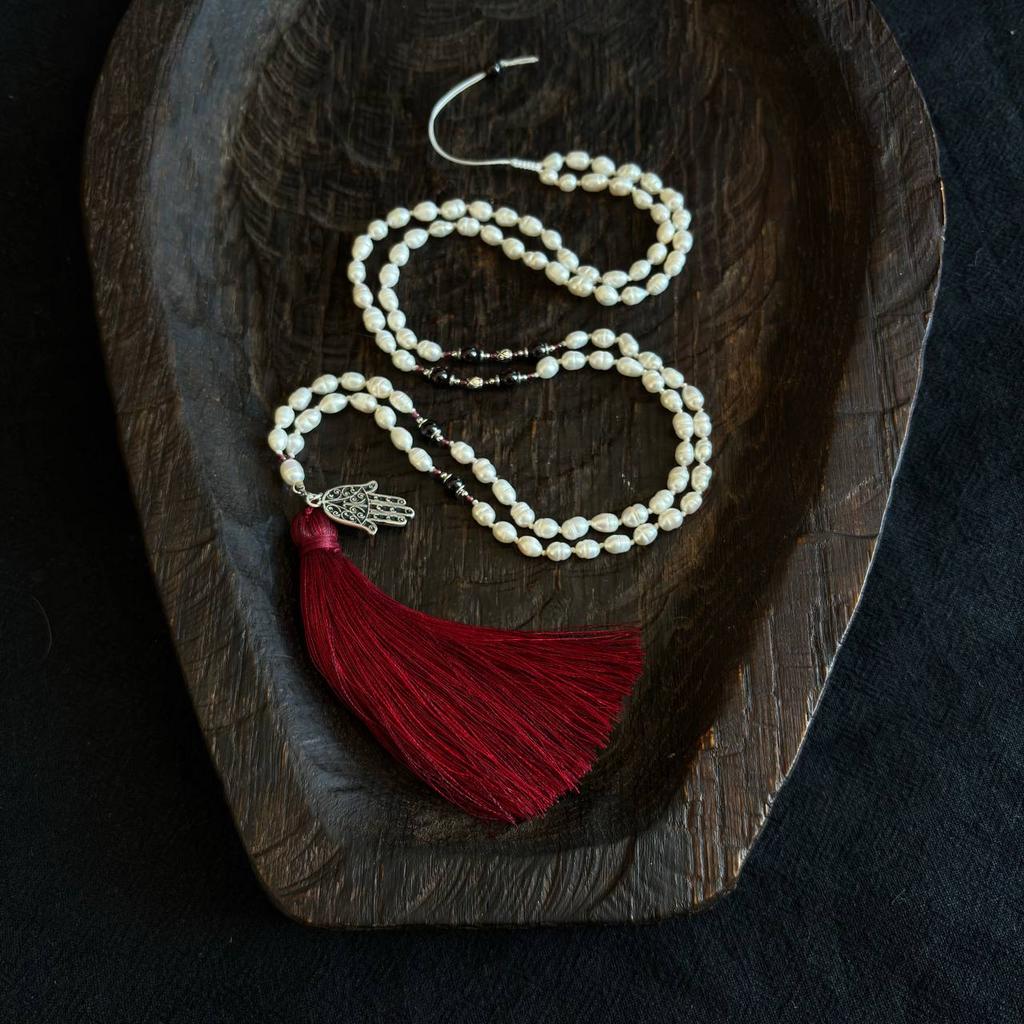 мала из жемчуга с гранатом и Хамсой