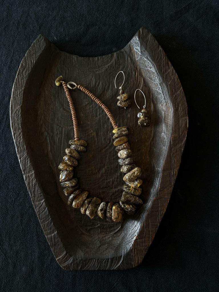 комплект украшений из янтаря