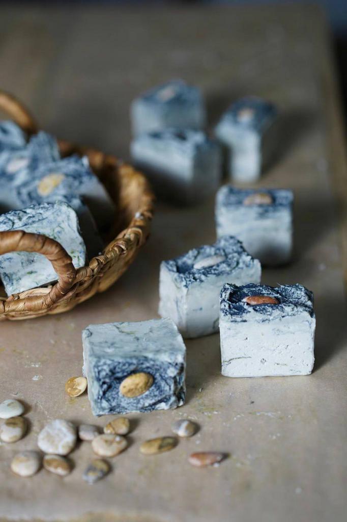 Морское  взбитое водоросли с индиго Мыло