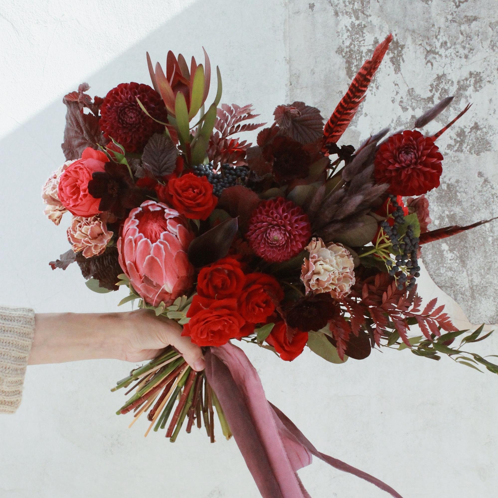 Букет невесты ассиметричный