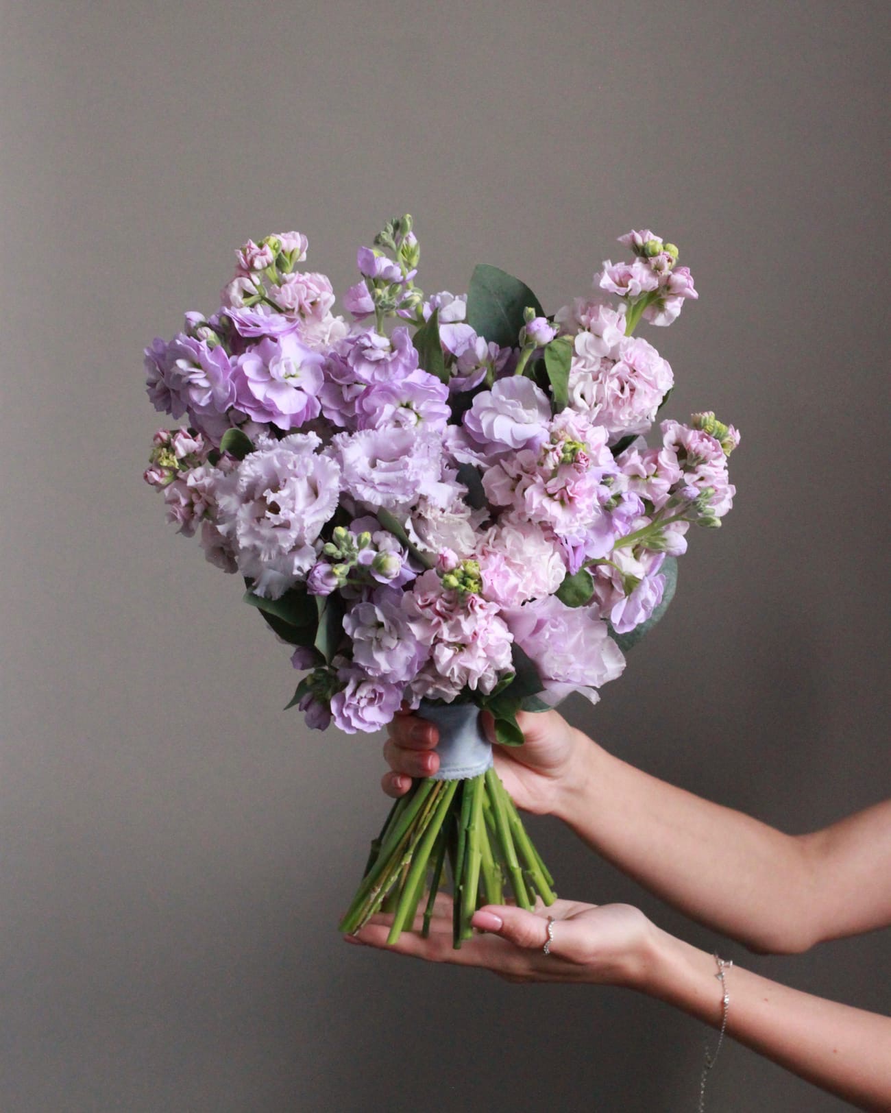 Дуобукет невесты с маттиолой