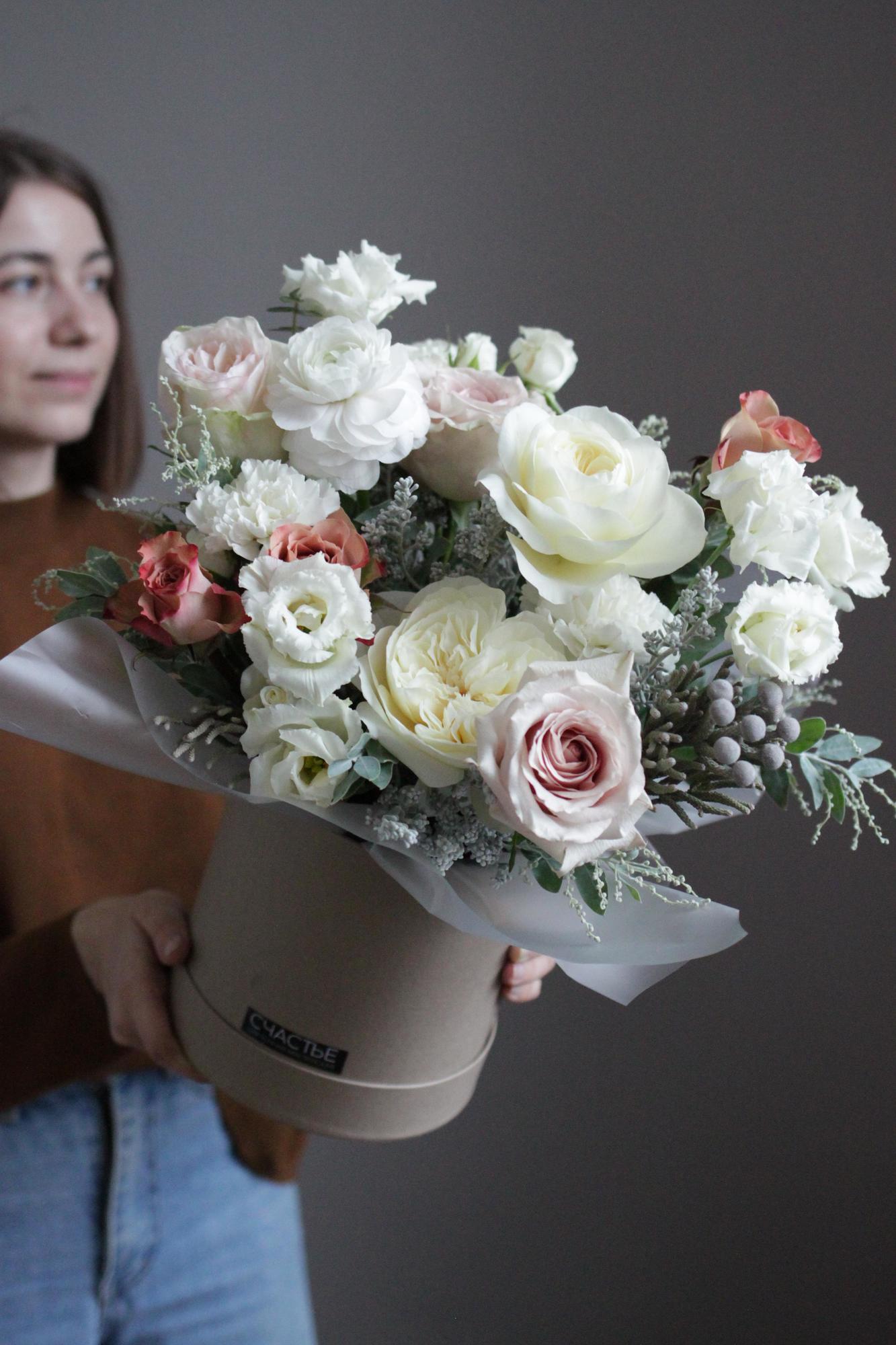 Композиция с пионовидными розами