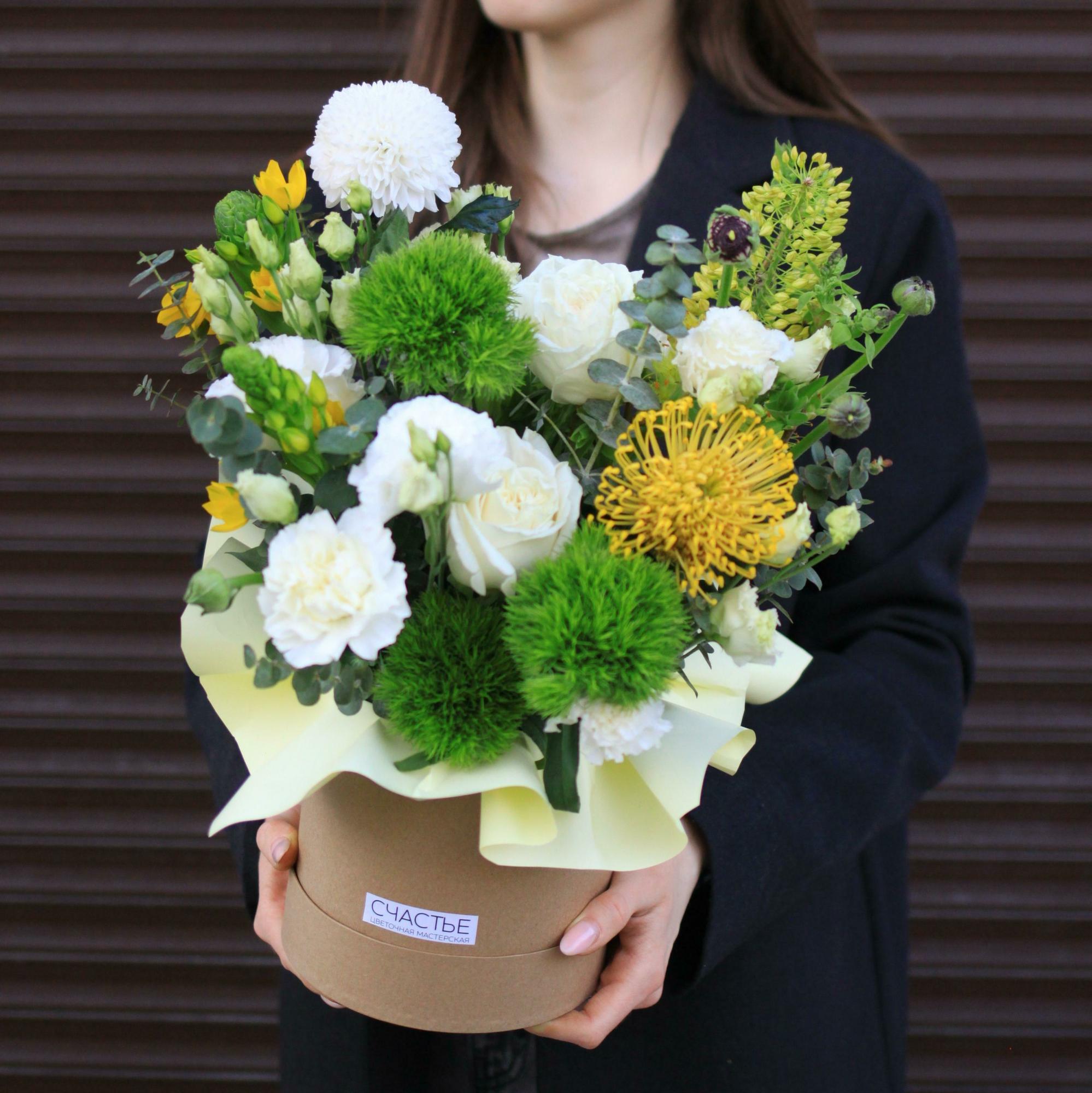 Композиция  с желтым акцентом