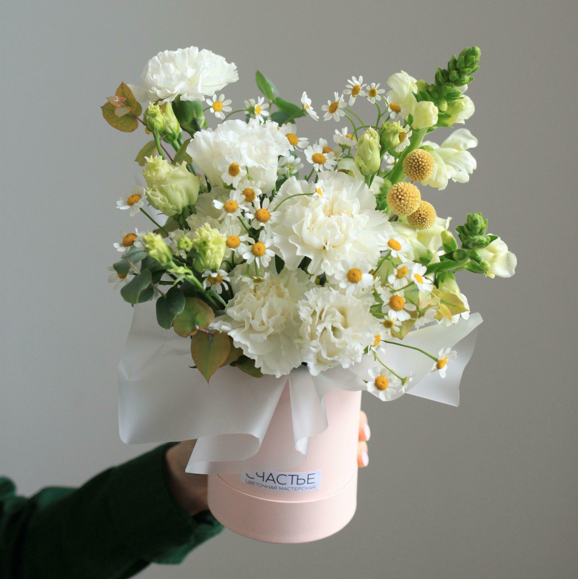 Композиция в шляпной коробке в размере XS