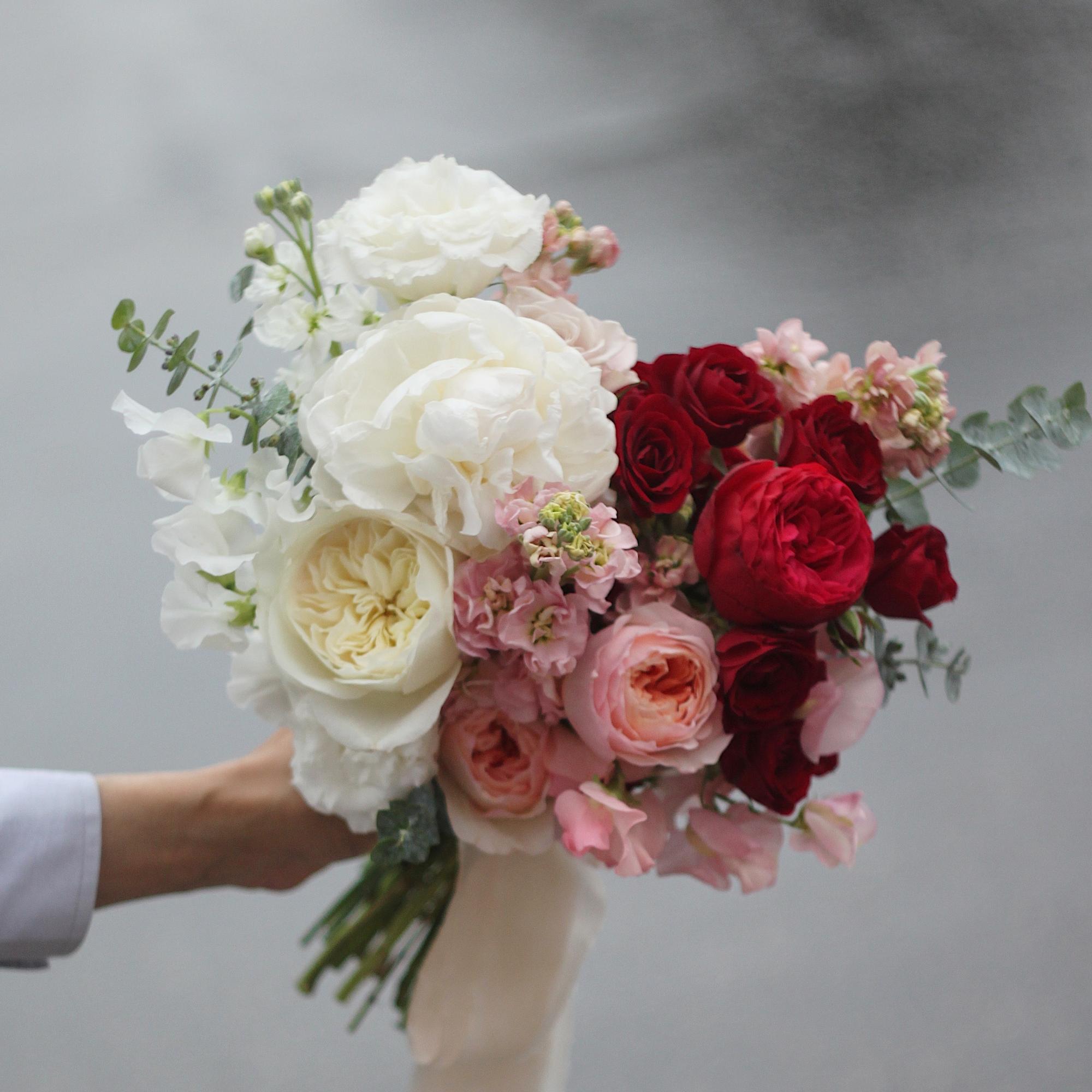 Букет невесты с ярким акцентом