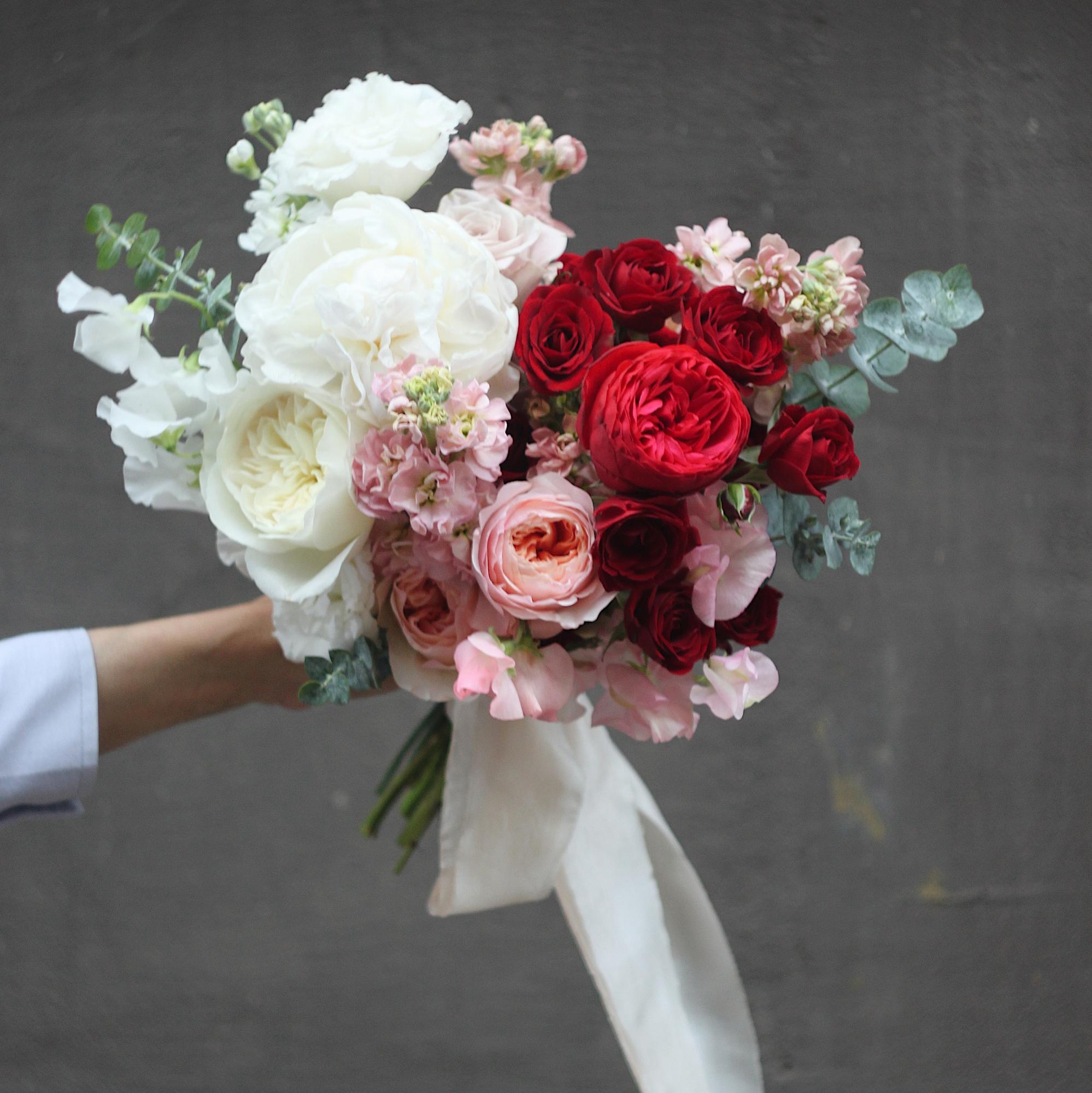 Букет невесты с ярким акцентом