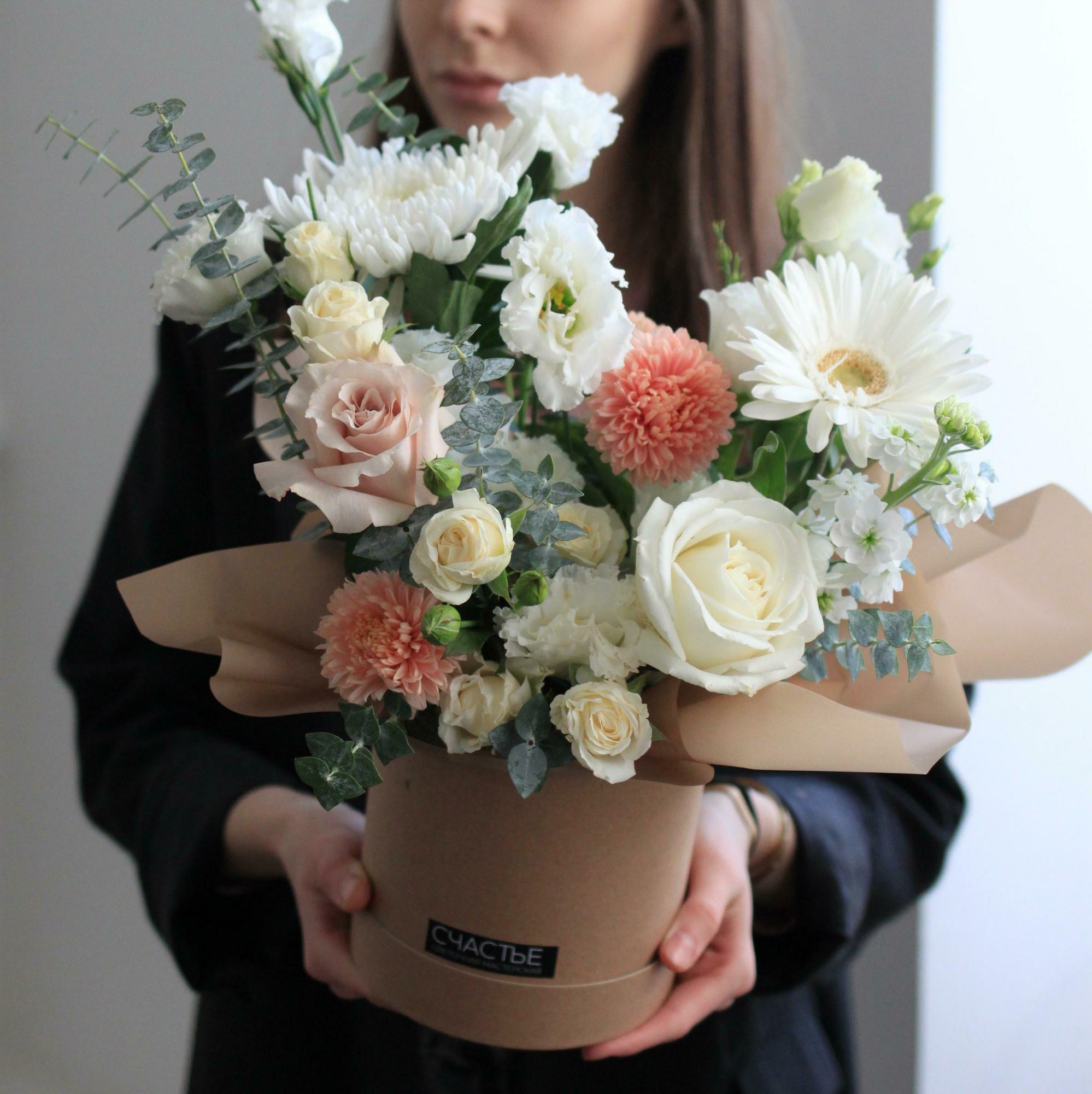 Цветы в карамельной коробке