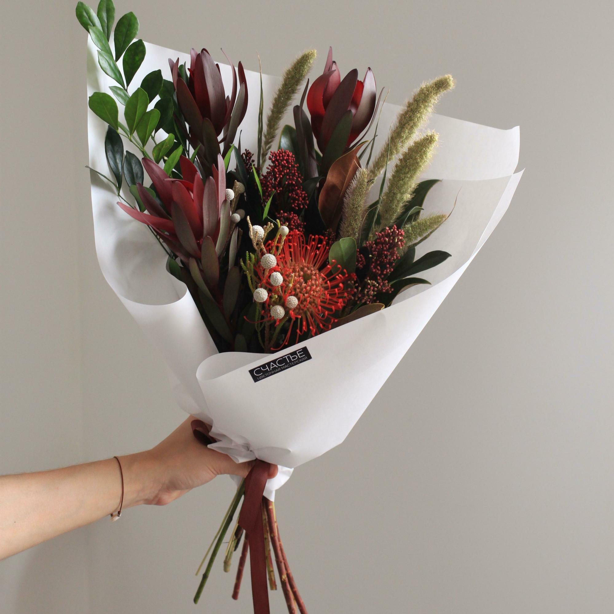 Букет с тропическими цветами