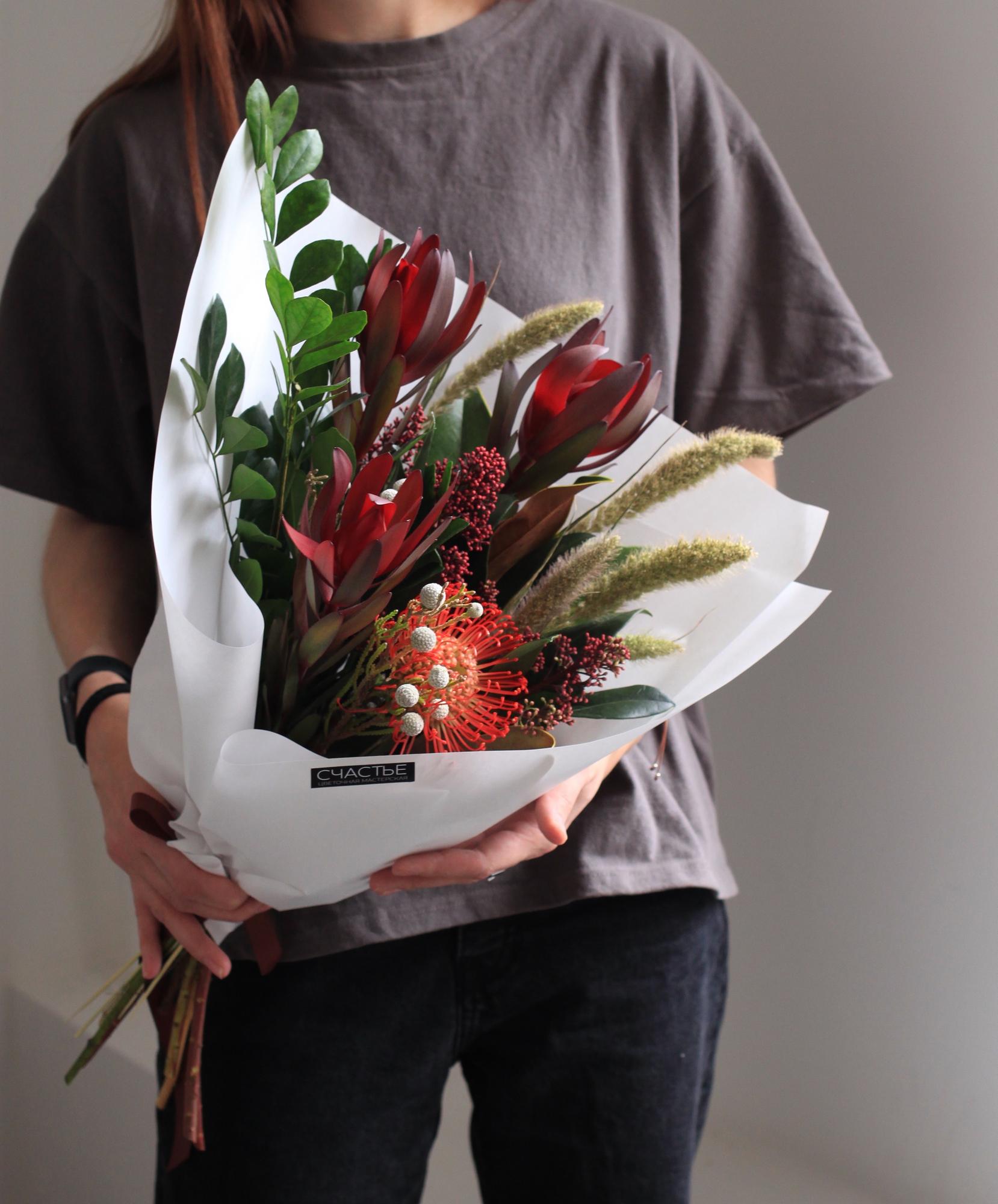 Букет с тропическими цветами