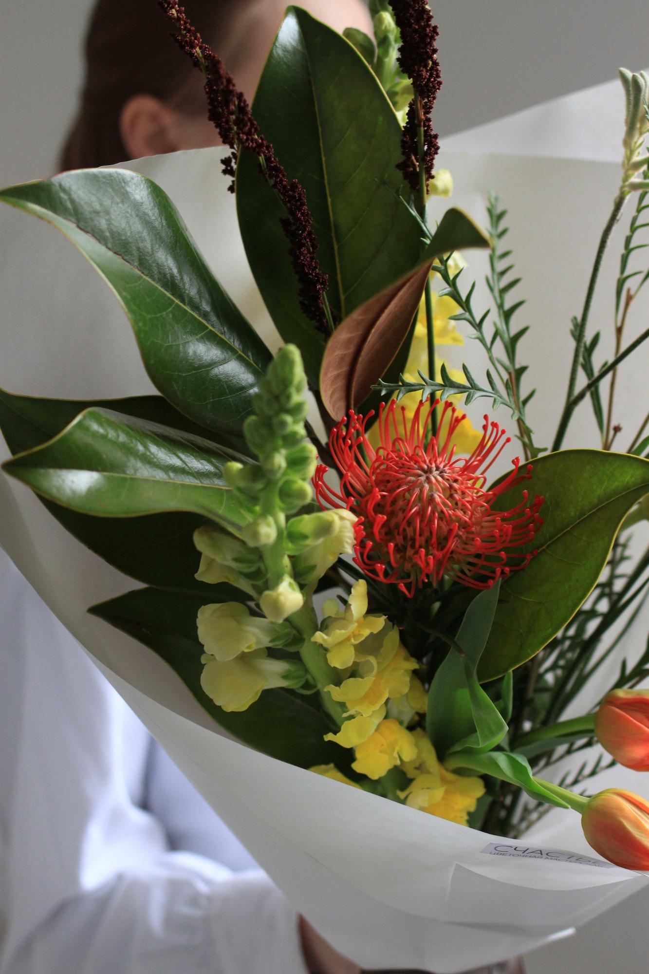 Яркий желто-оранжевый букет