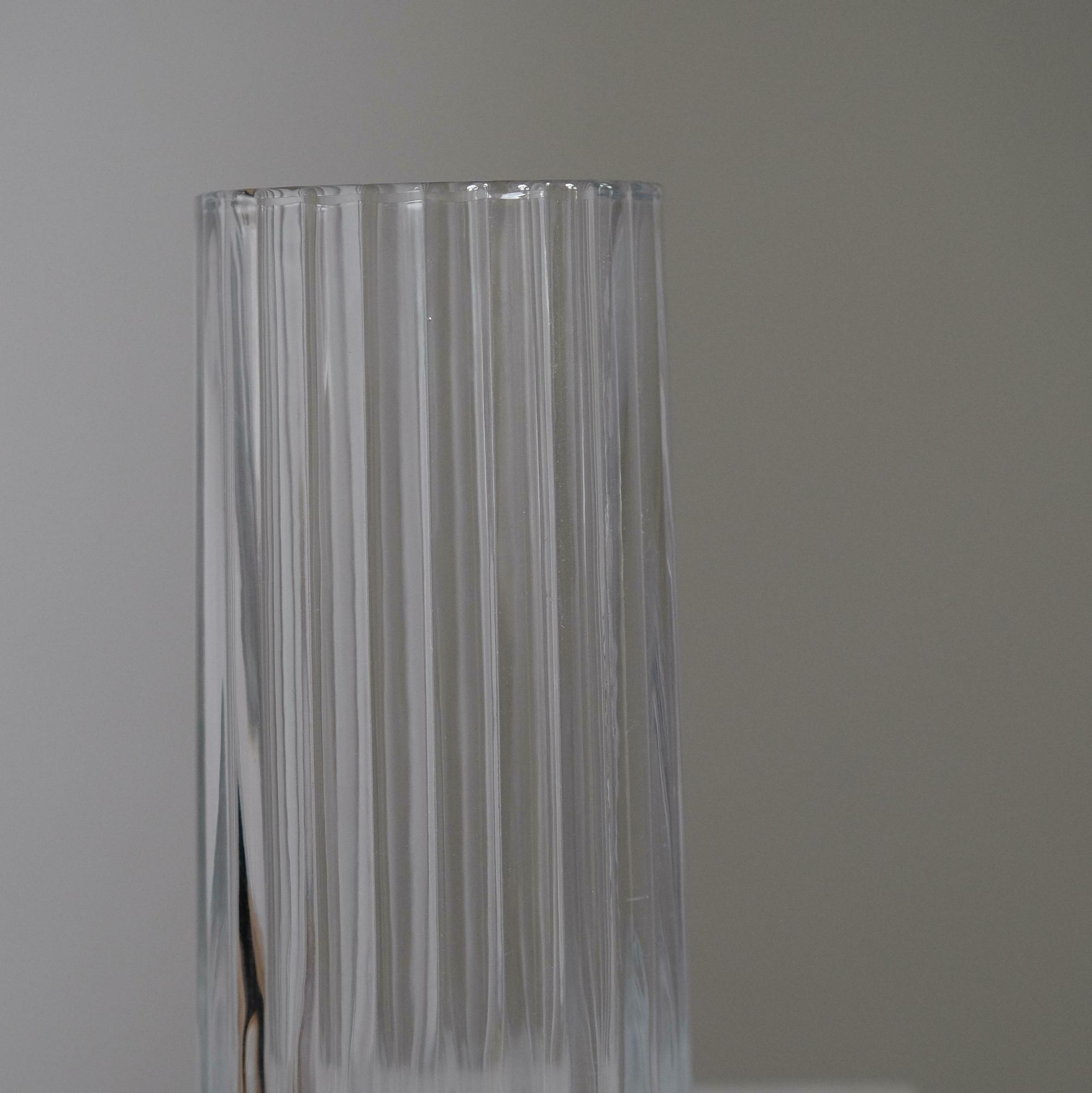 Ваза из стекла рельефная