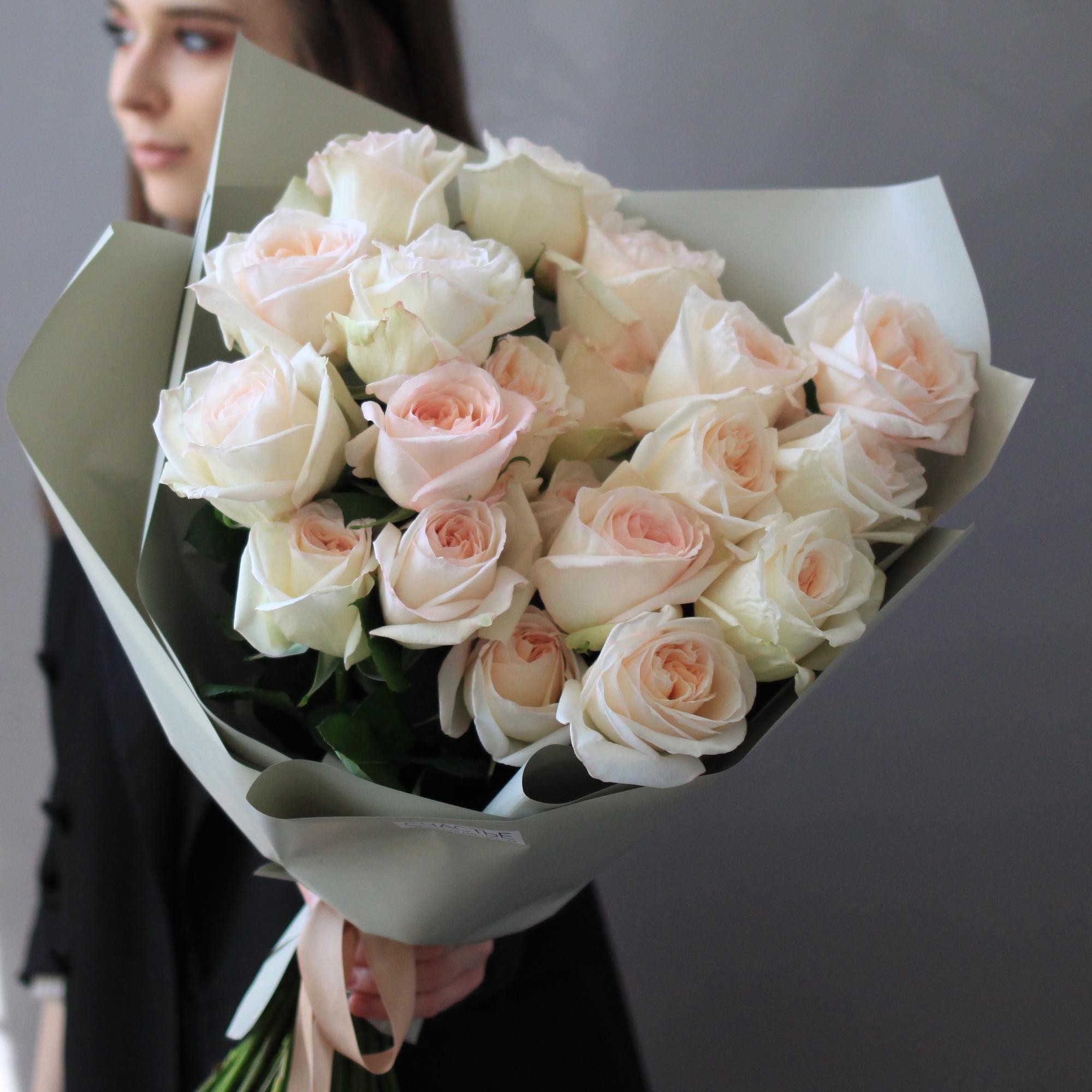Букет пионовидных ароматных роз