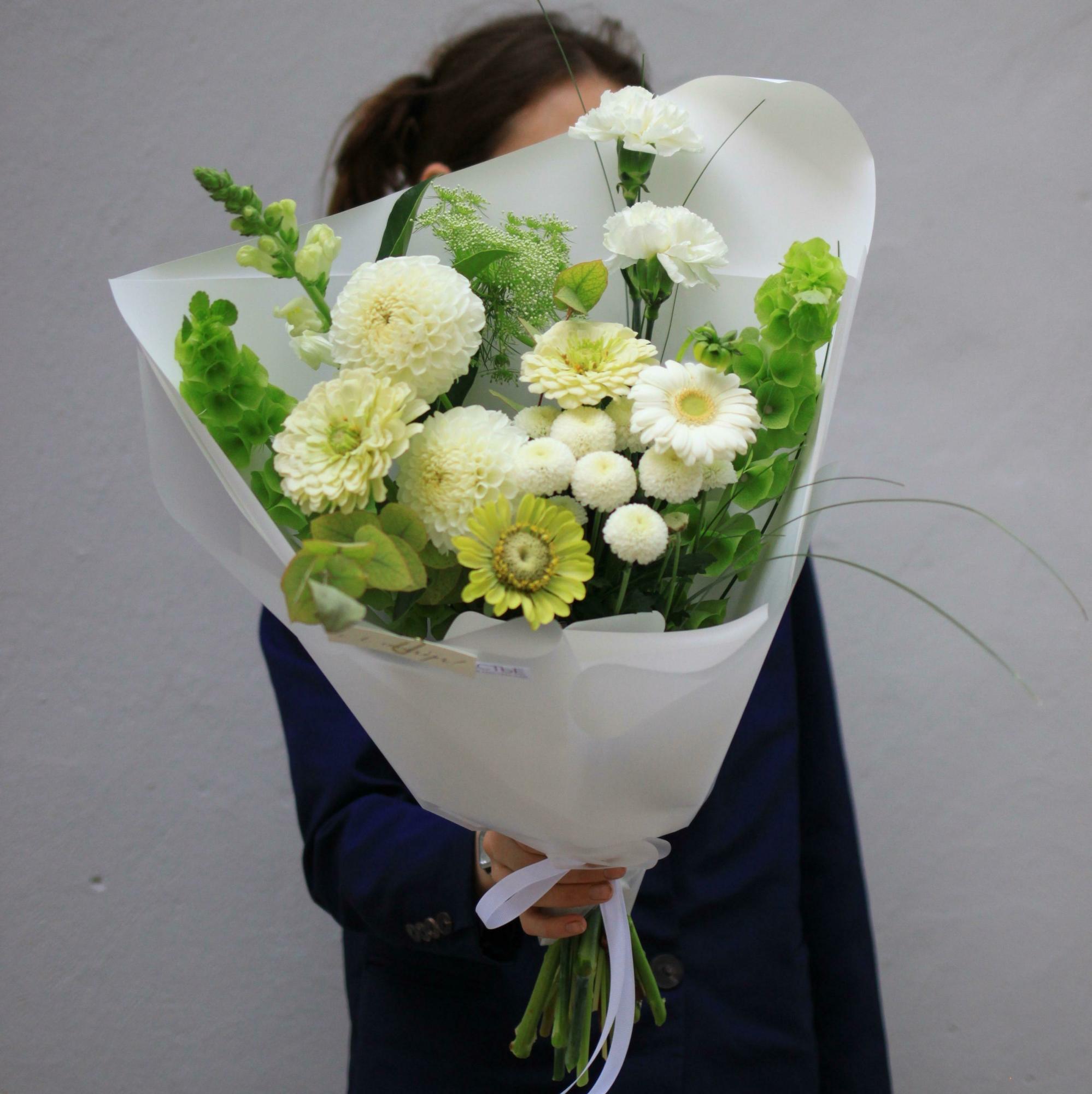 Бело-зеленый букет на линейку