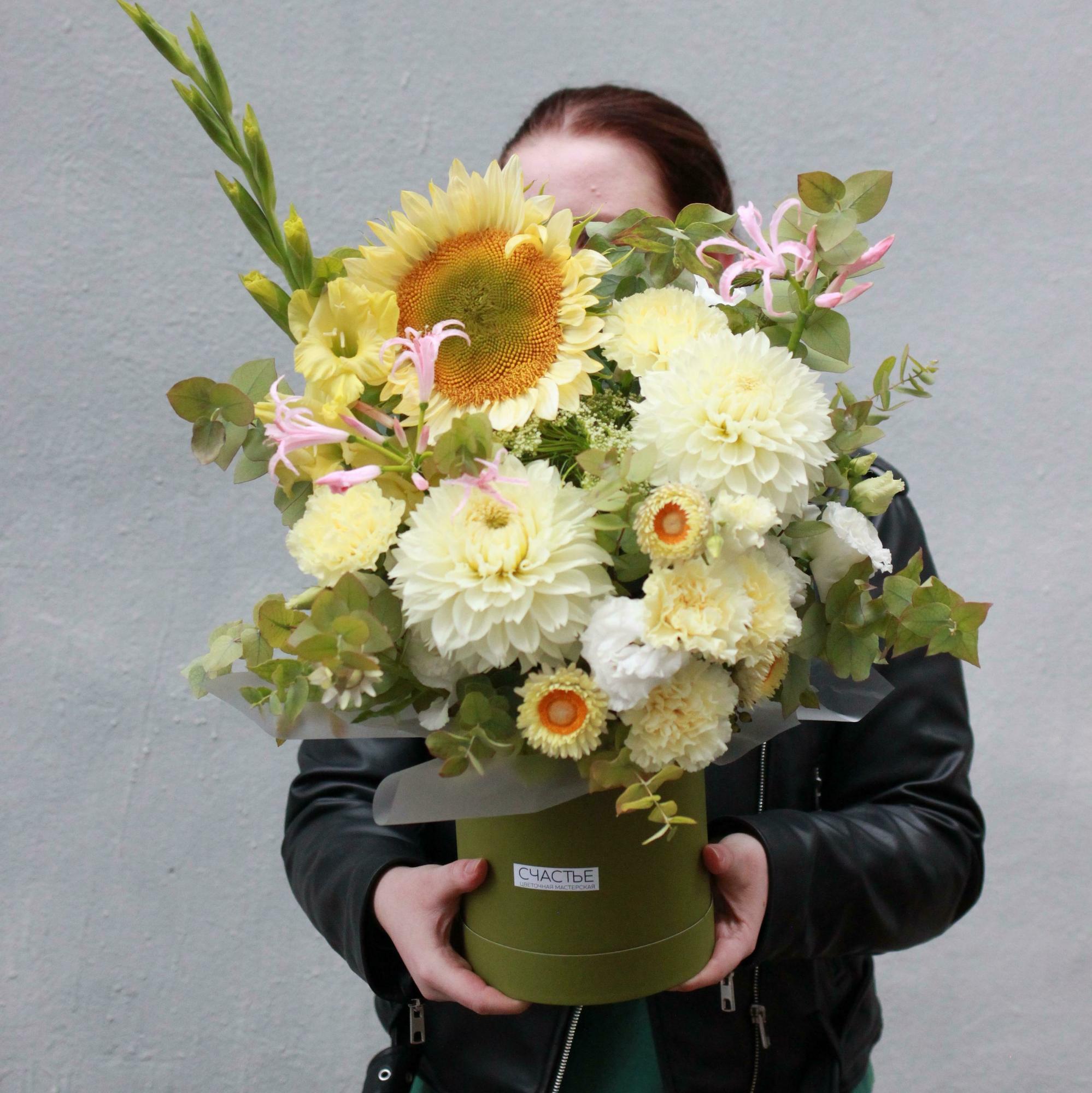 Цветочная композиция в зеленом