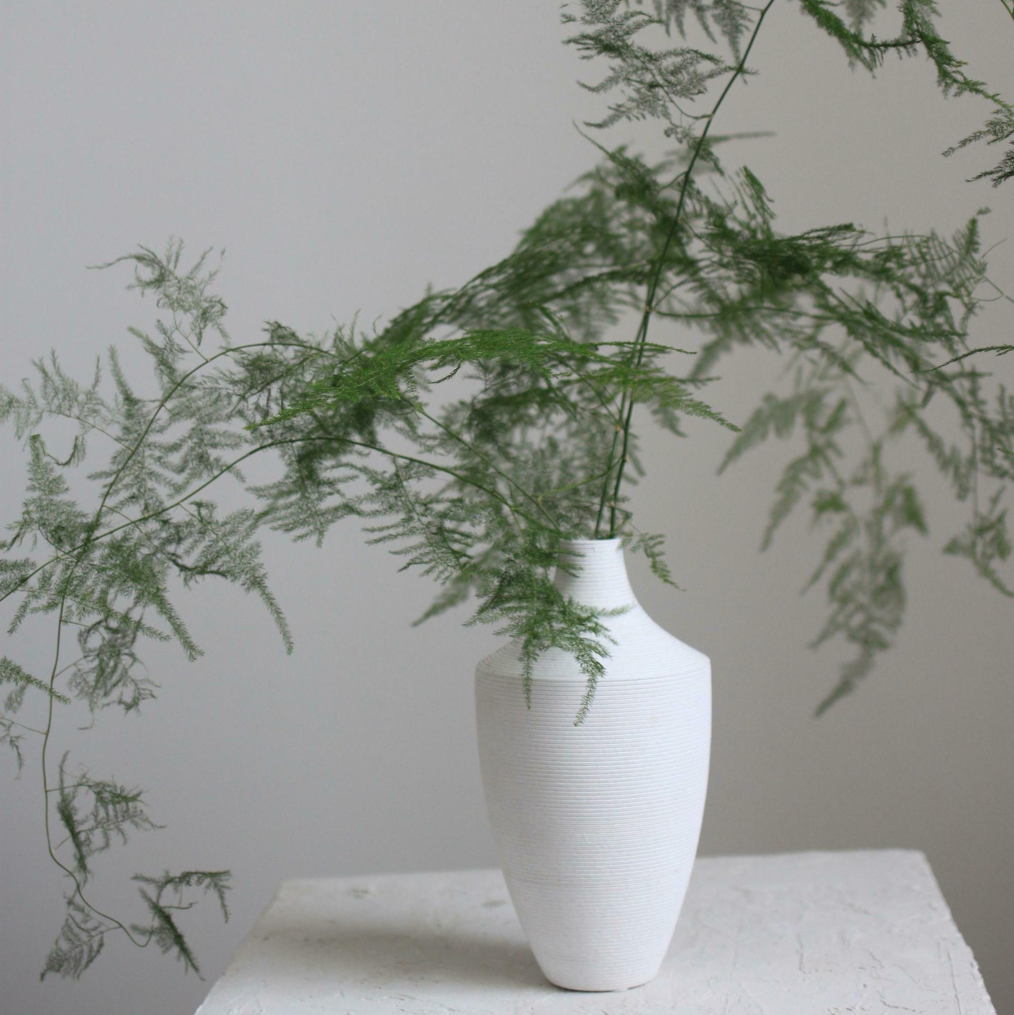 Ваза керамическая белая