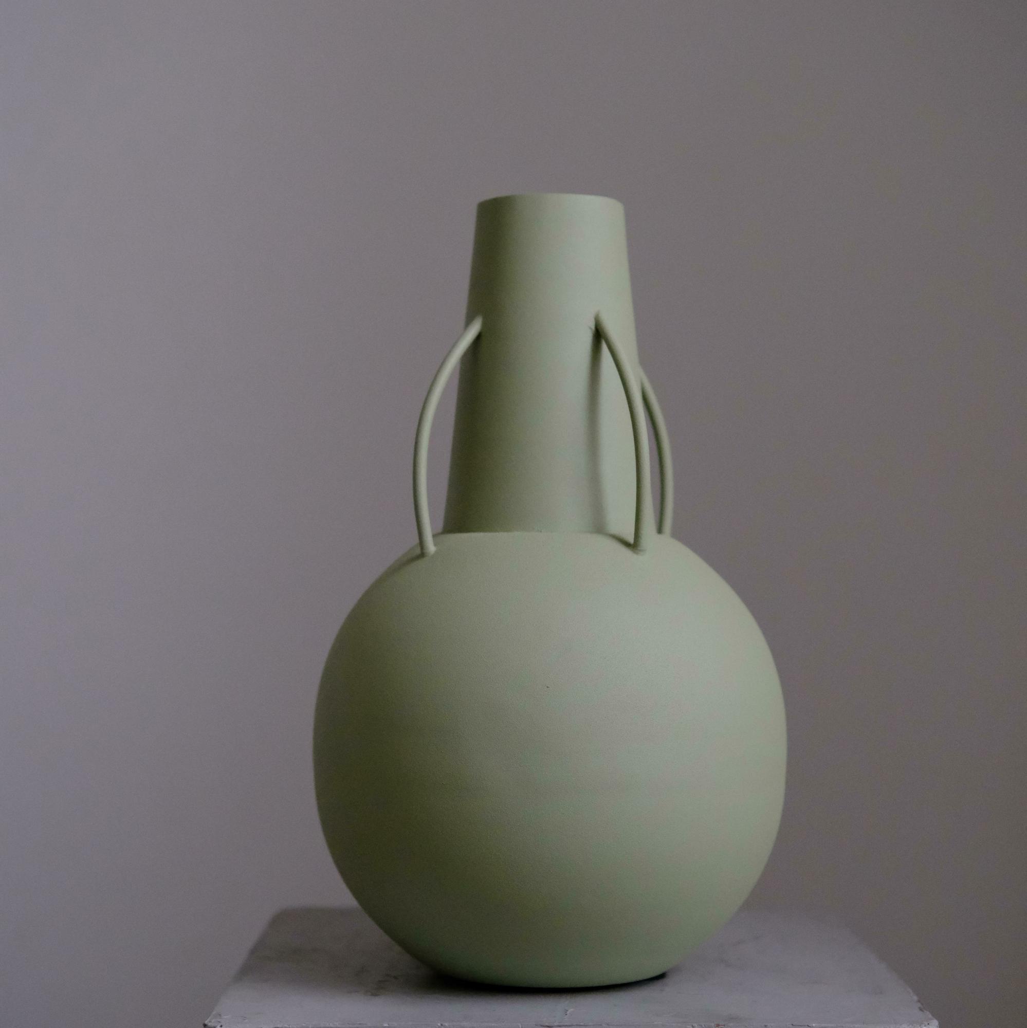 Ваза металлическая зеленая