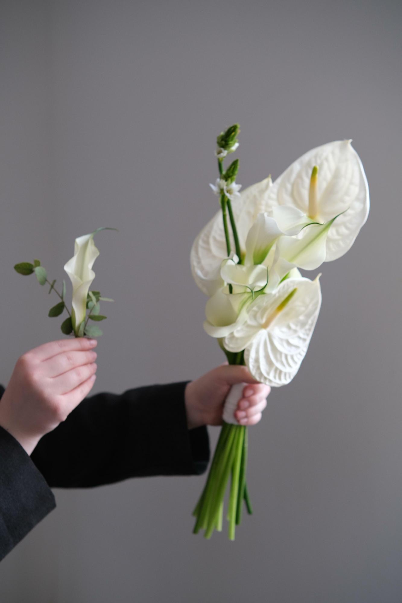 Букет невесты с каллами и антуриумами