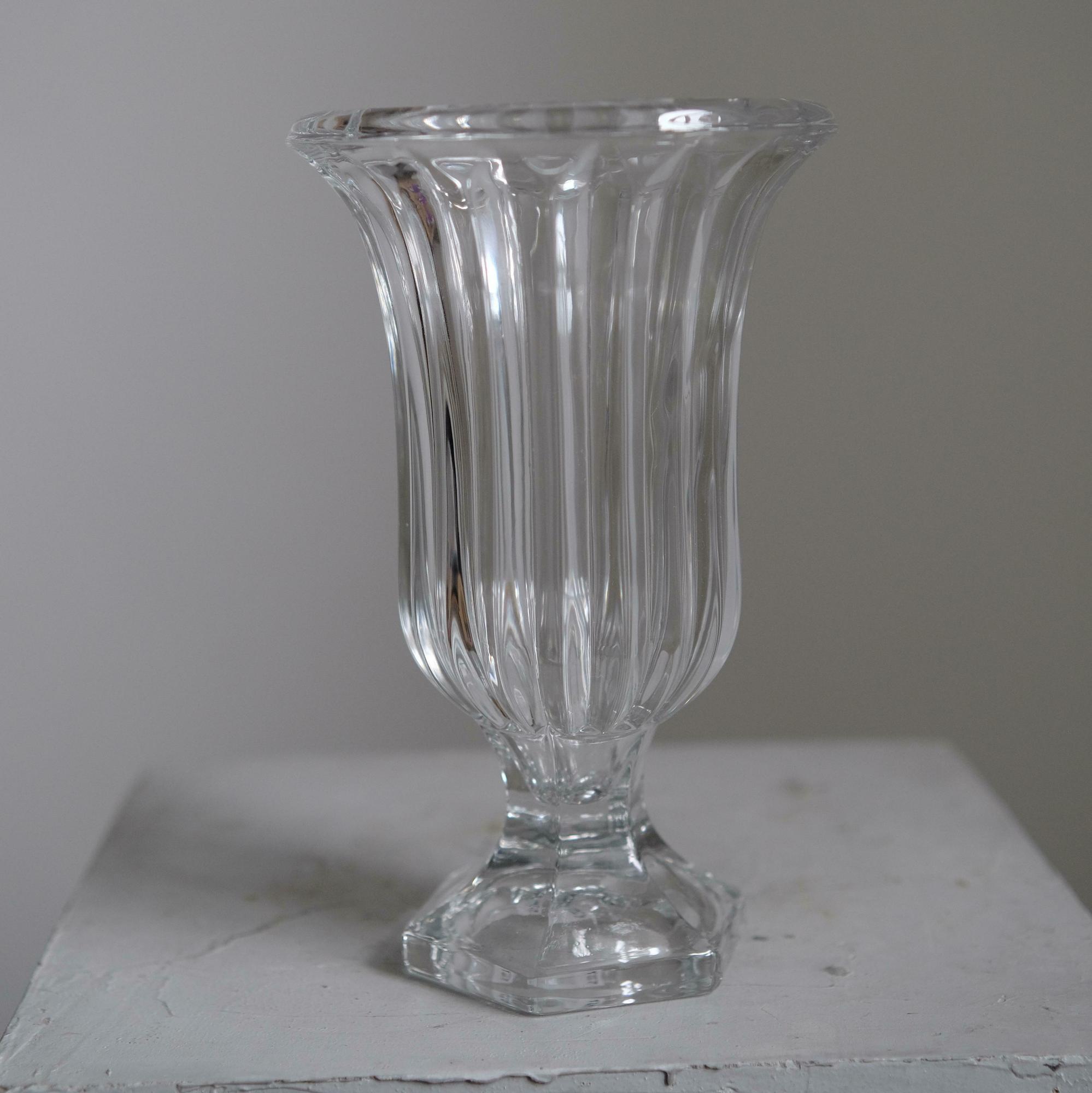 Ваза стекло на ножке высокая