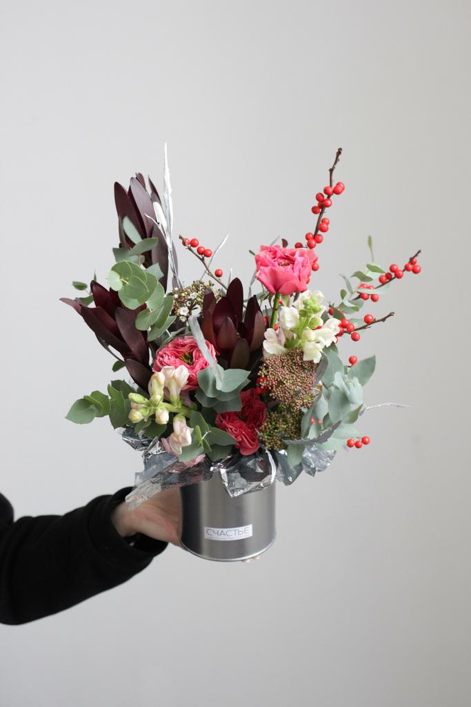 Композиция в металлической банке