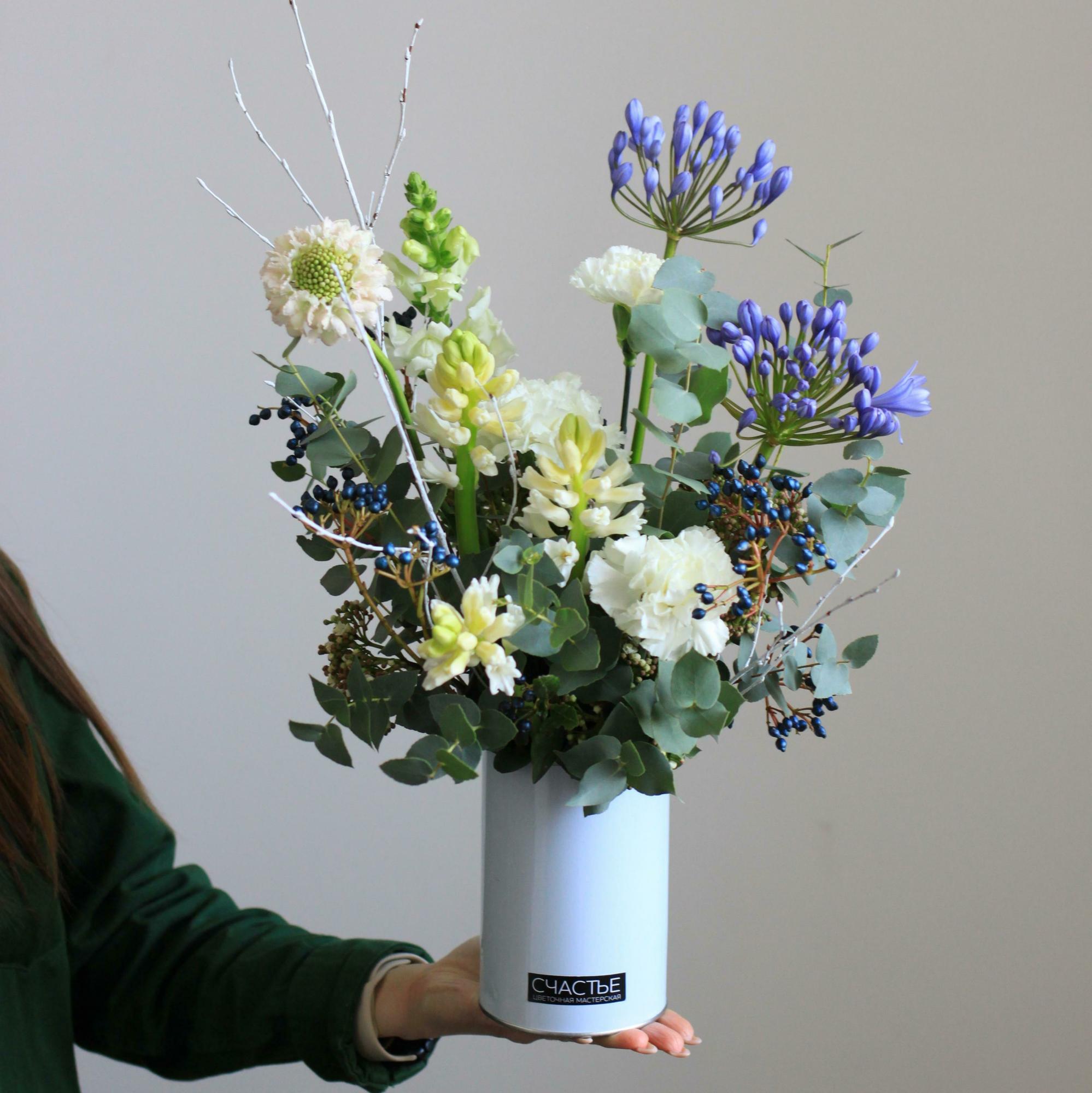 Композиция в металлической банке