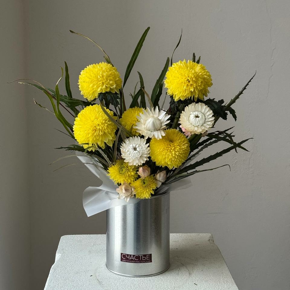 Композиция в металлической банке