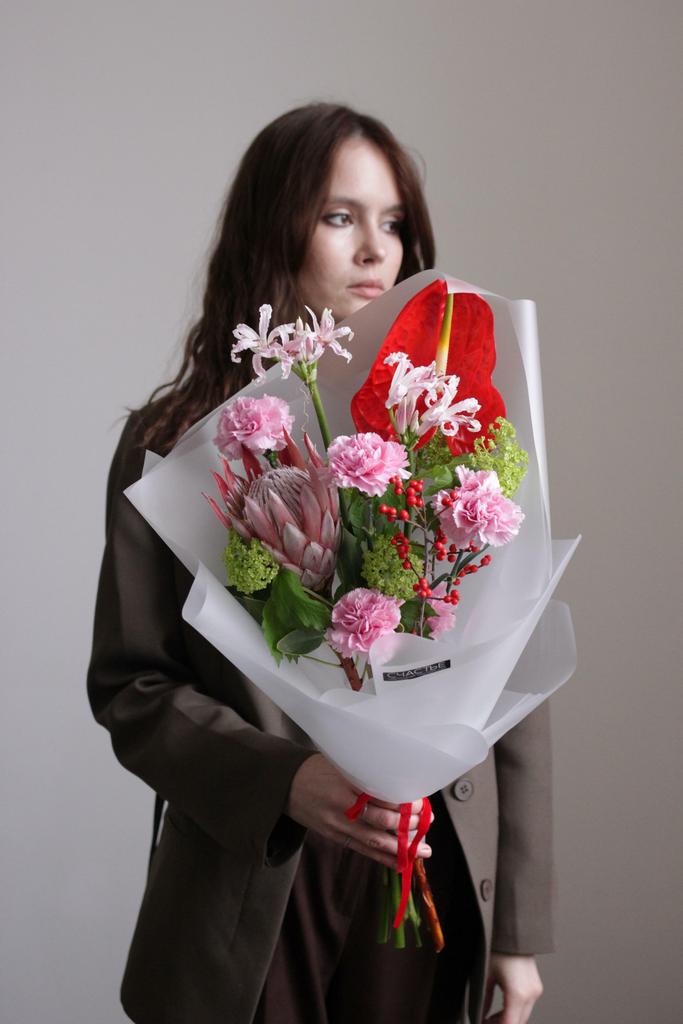 Букет с яркими акцентами