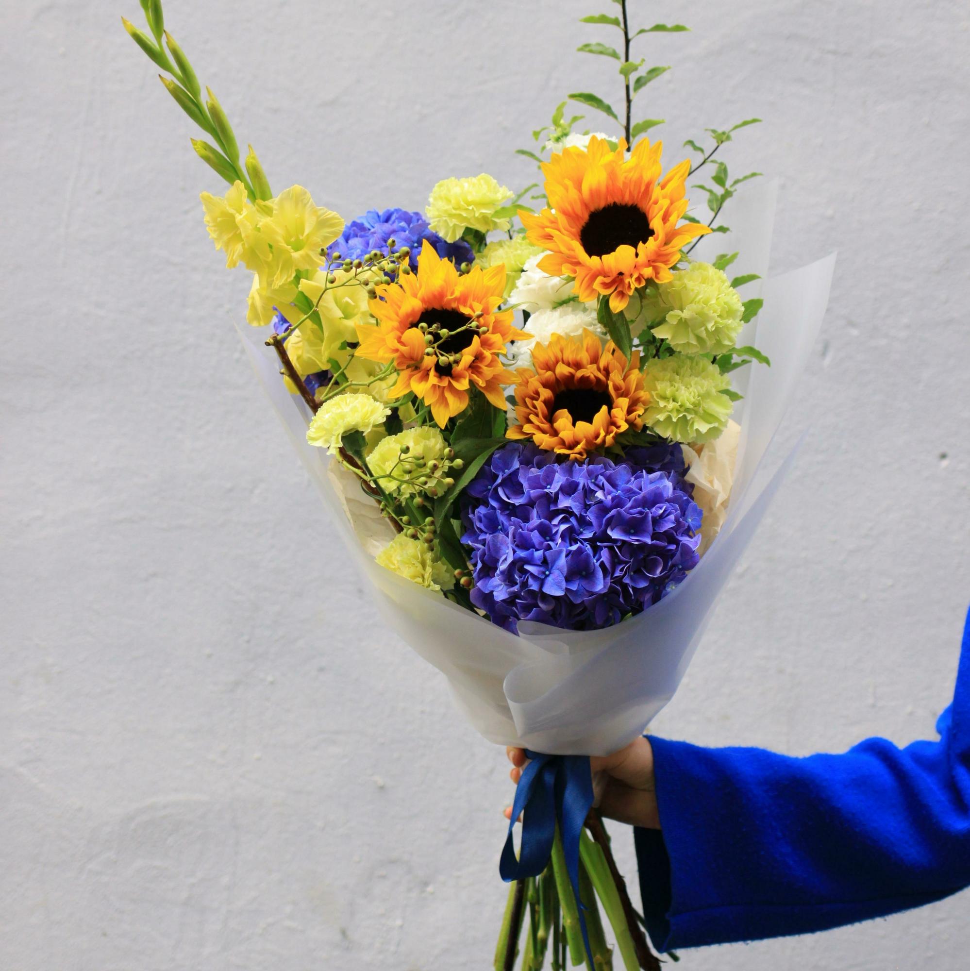 Объемный букет с подсолнухами