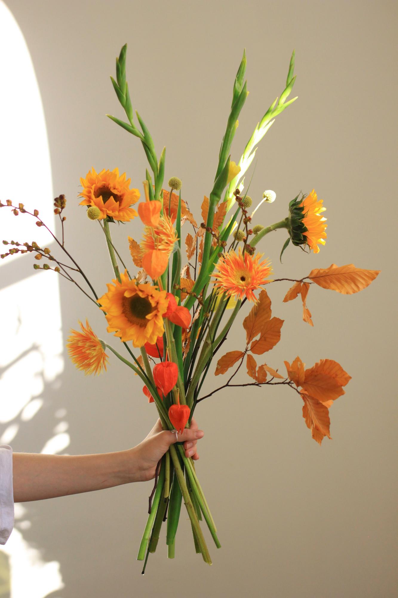 Композиция для вазы в осенней гамме