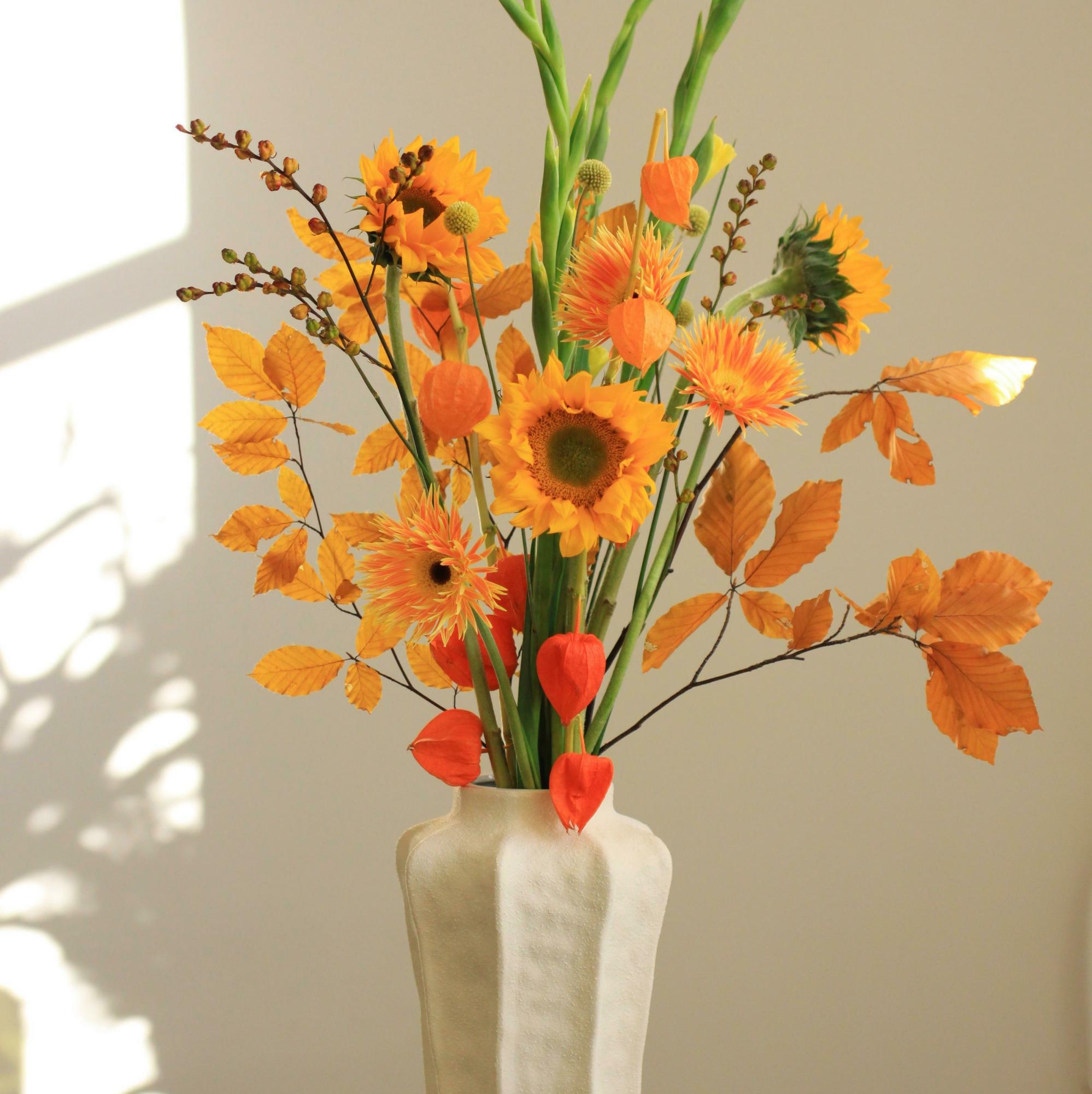 Композиция для вазы в осенней гамме