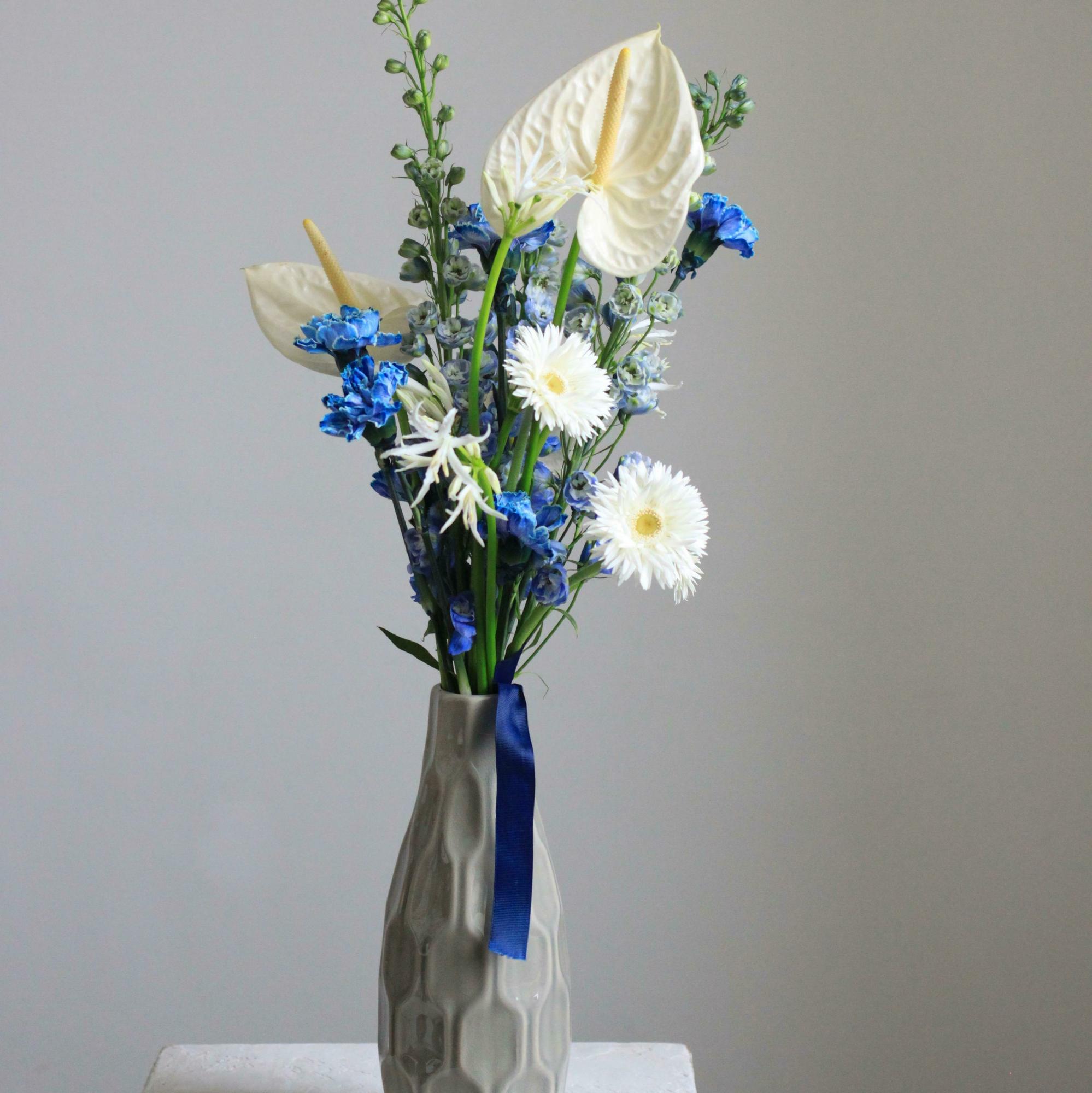 Интерьерный небесного цвета