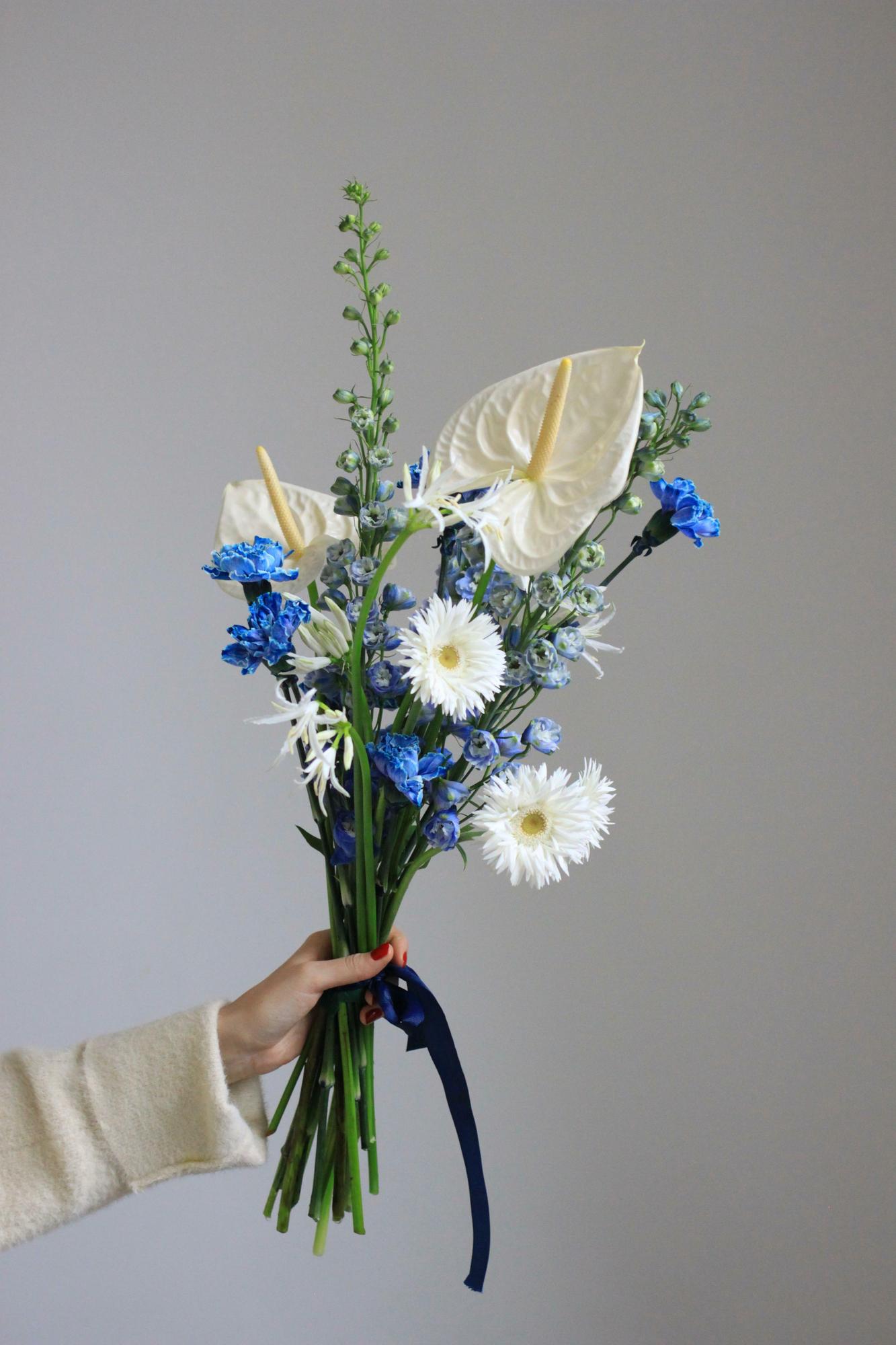 Интерьерный небесного цвета