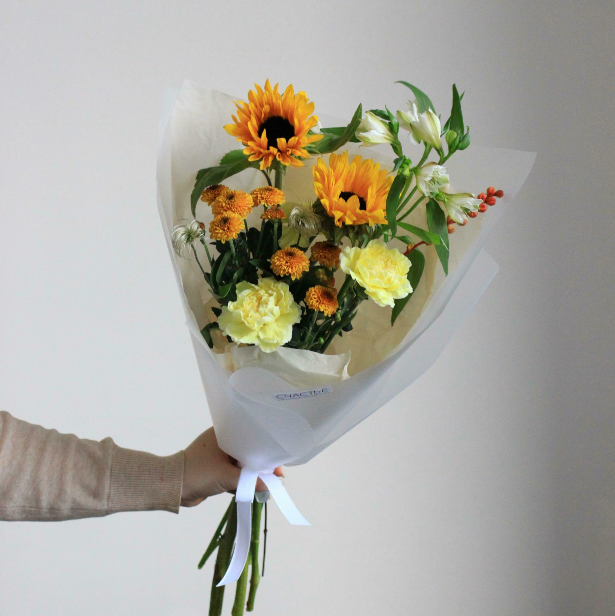 Авторский букет с подсолнухами