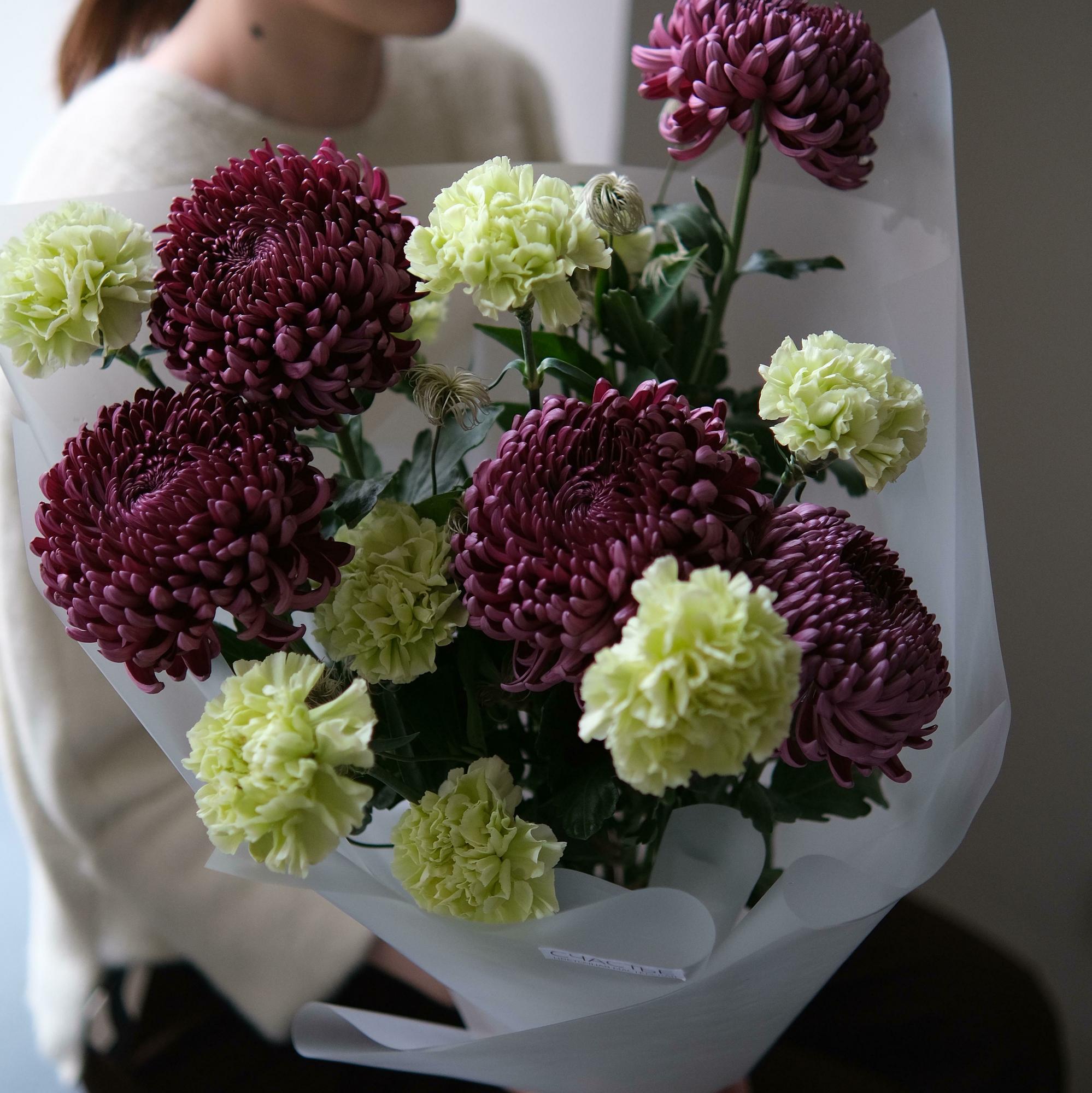 Дуобукет Хризантем и зеленых гвоздик