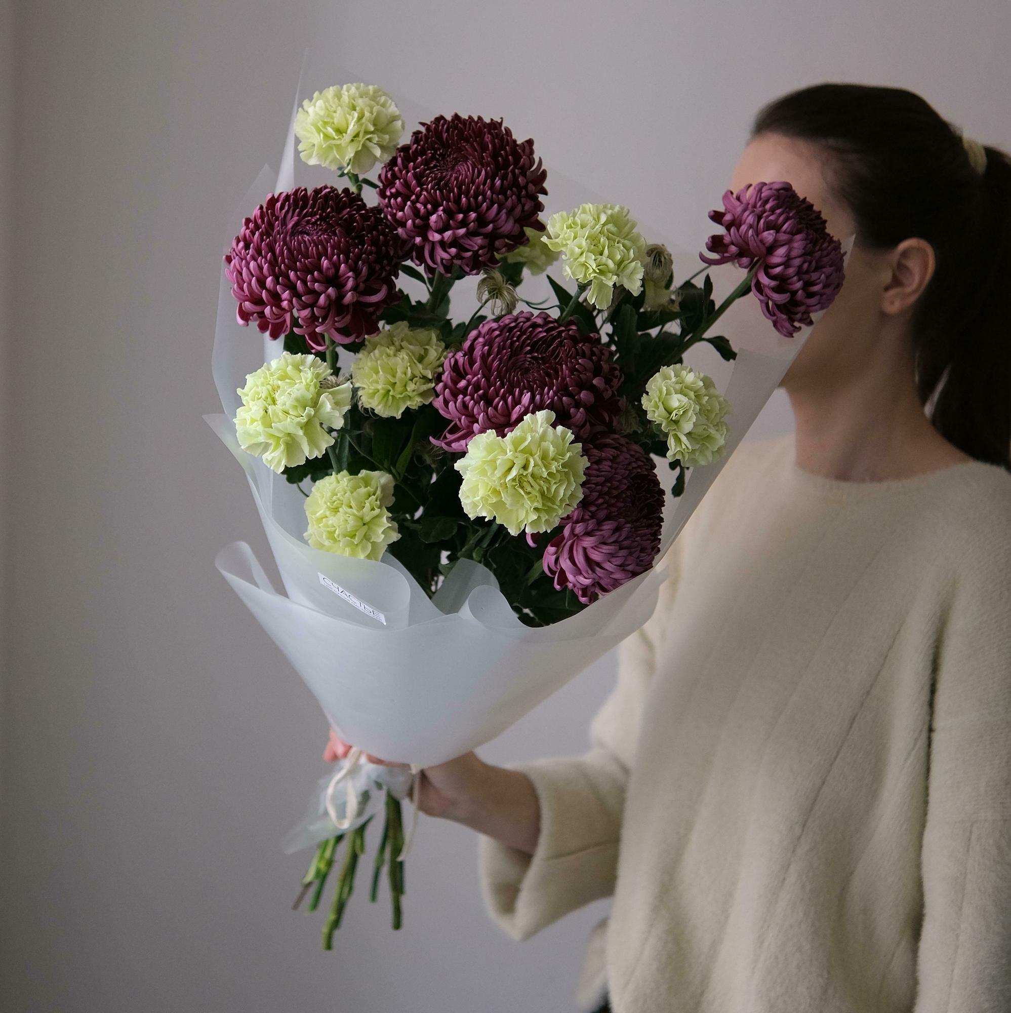 Дуобукет Хризантем и зеленых гвоздик