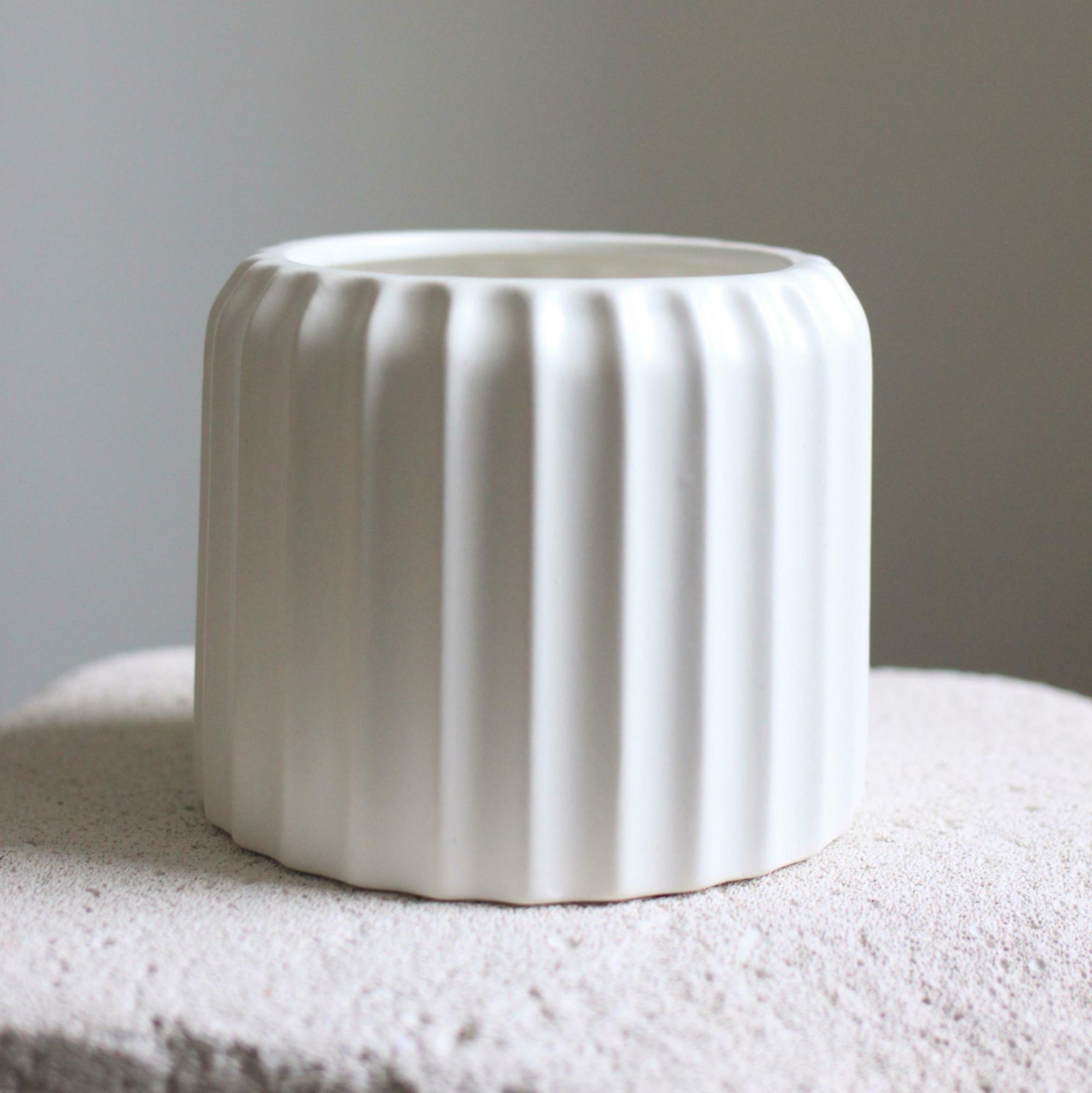 Кашпо белое классическое