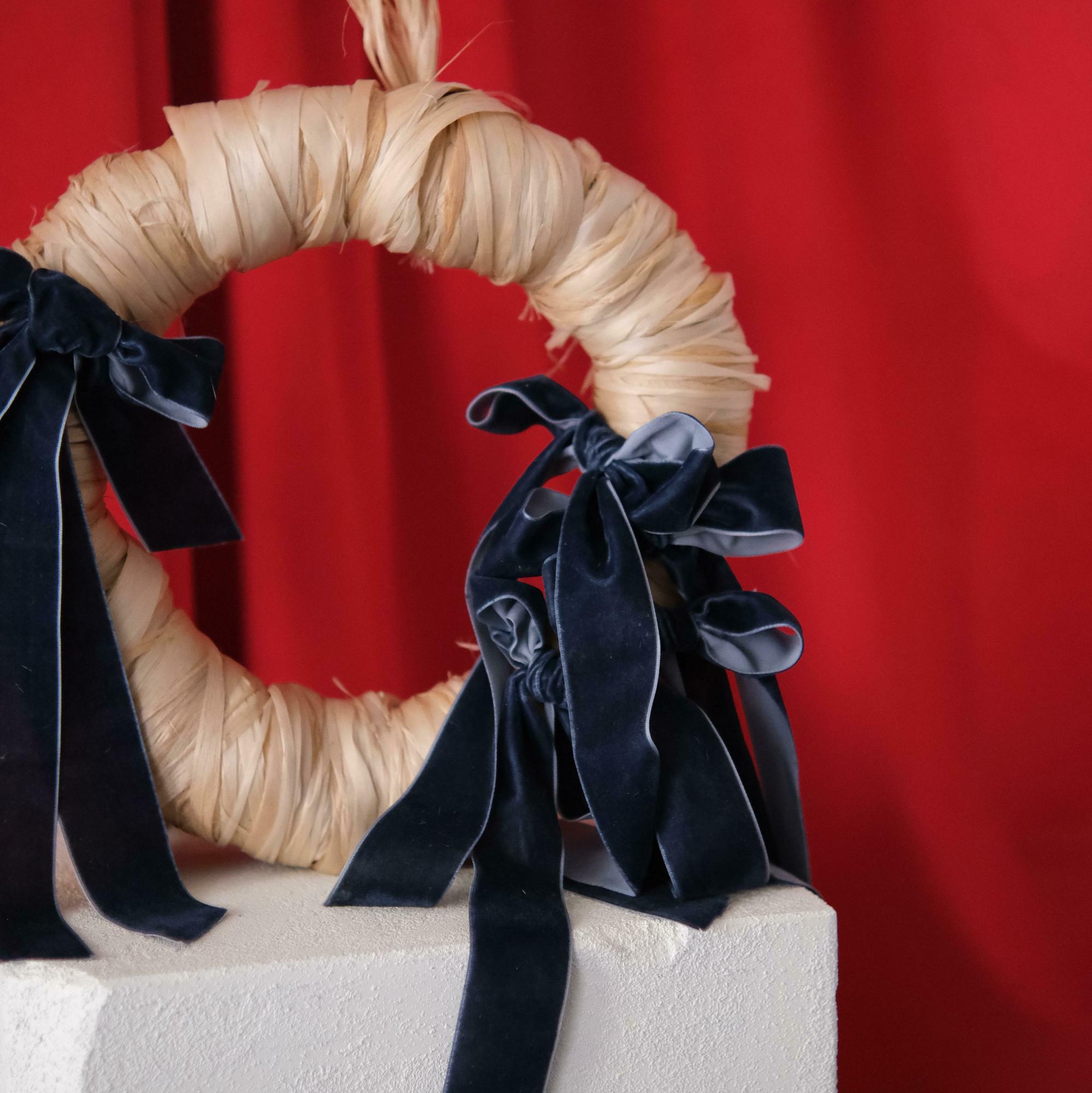 Венок из лыка c бархатными лентами