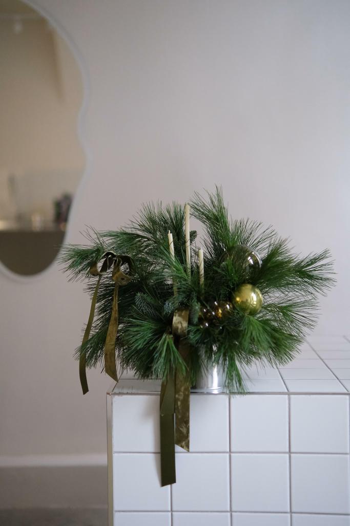 Хвойная металлическая банка